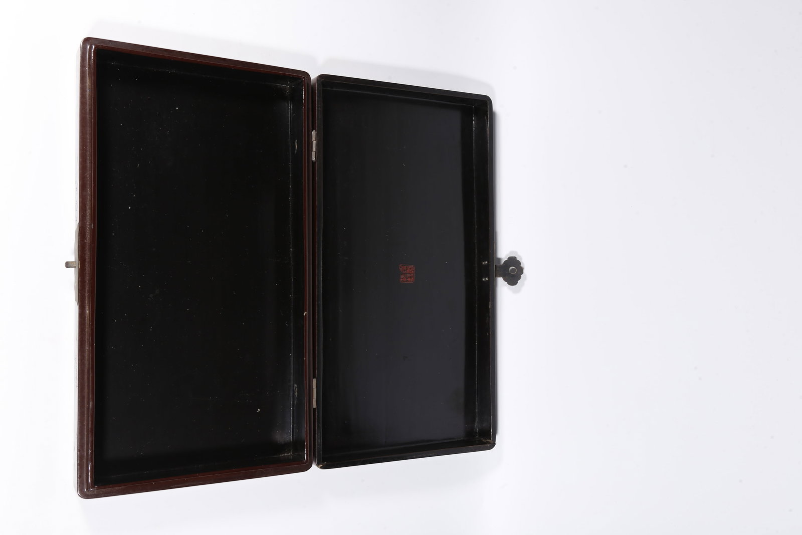 A LACQUER COVERED BOX WITH FLORAL PATTERN - 6