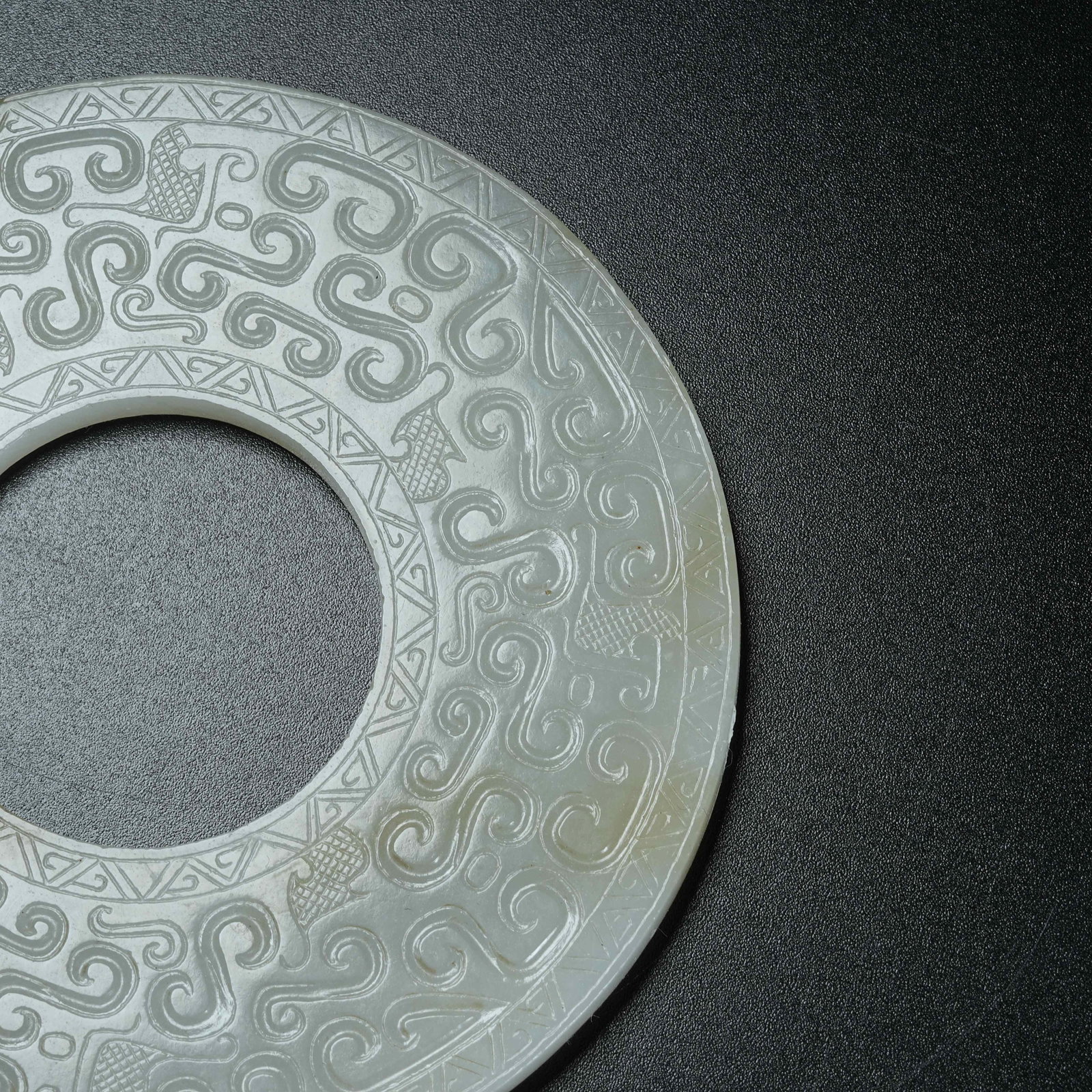 A ARCHAIC JADE BI DISC WITH HOOKED CLOUD PATTERN - 2