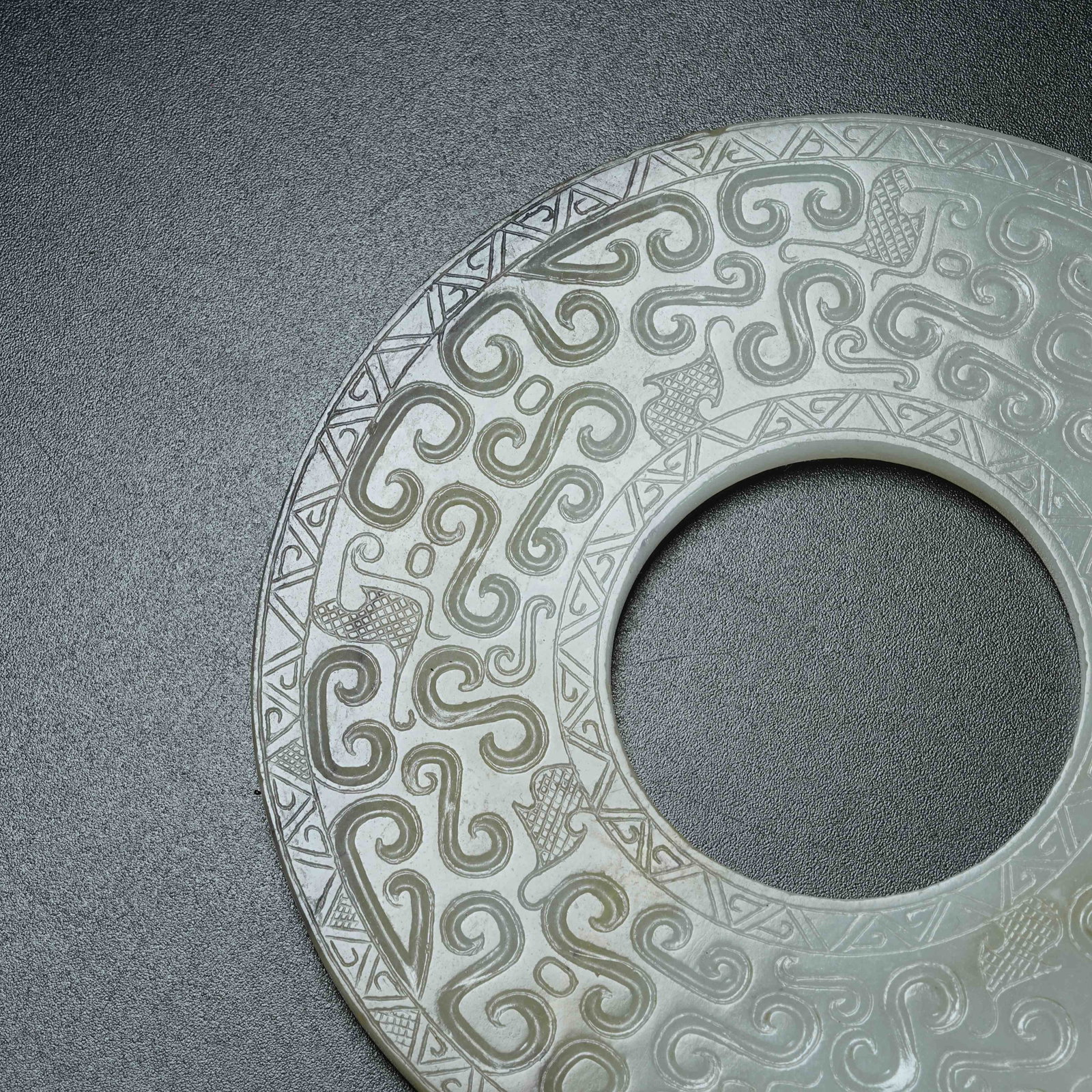 A ARCHAIC JADE BI DISC WITH HOOKED CLOUD PATTERN - 3