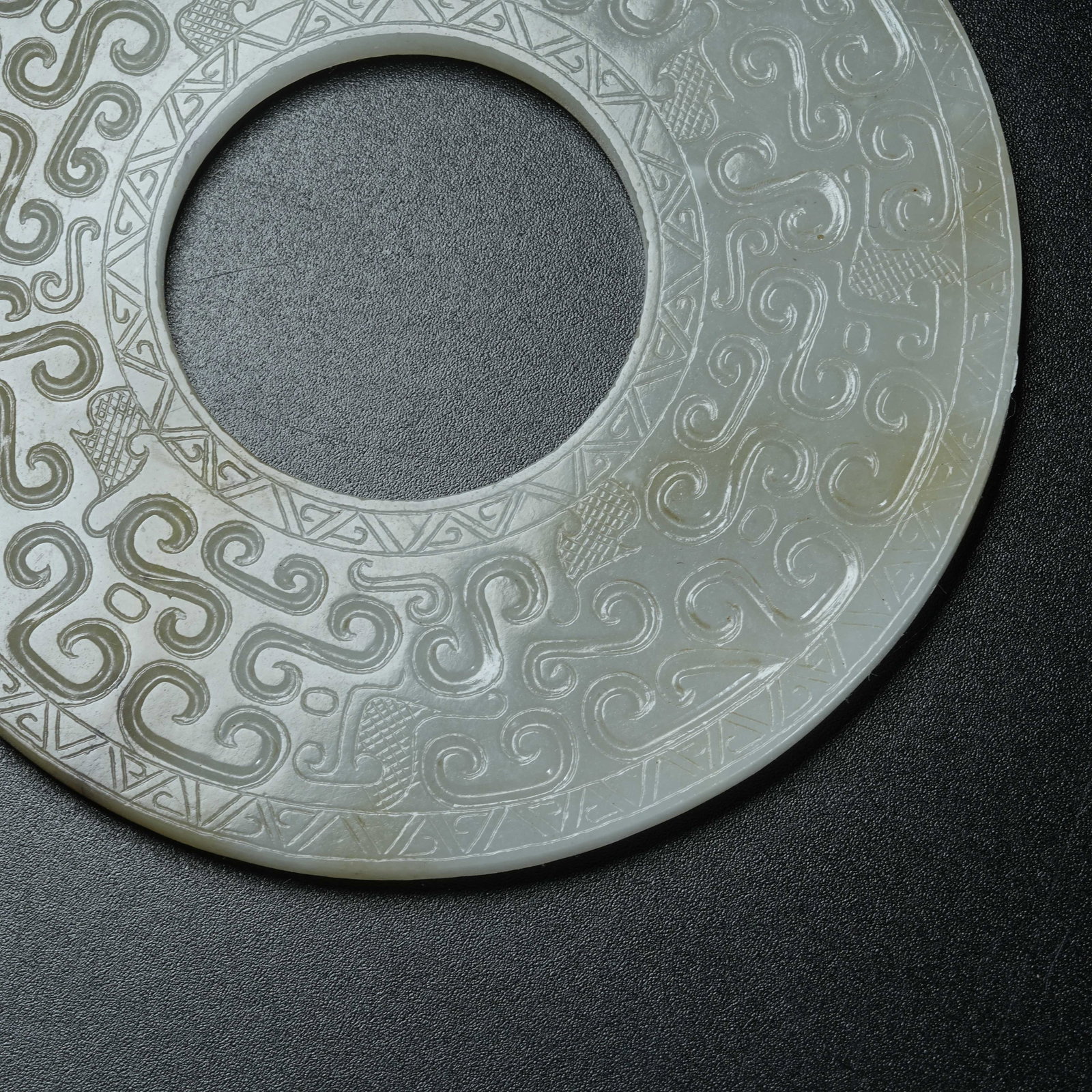 A ARCHAIC JADE BI DISC WITH HOOKED CLOUD PATTERN - 4