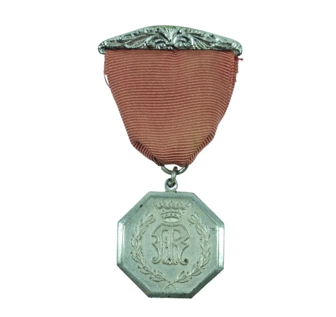PHYSICAL EDUCATION 1958 AWARD SILVER-PLATE MEDAL WITH ORIGINAL SILK RIBBON: Physical Education 1958 Award Silver-plate Medal with original Silk Ribbon