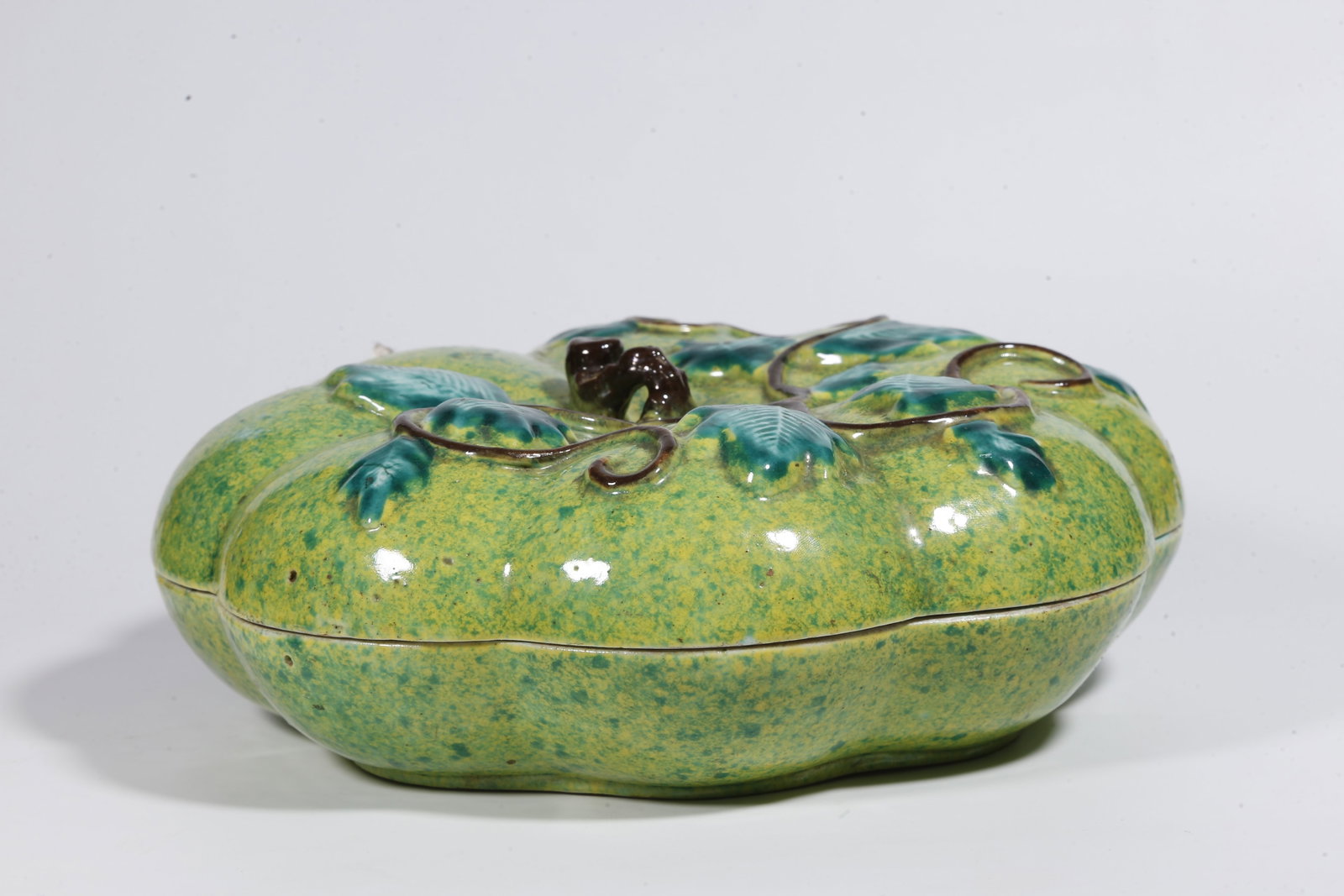A BIONIC PORCELAIN PUMPKIN-SHAPED COVERED BOX - 2