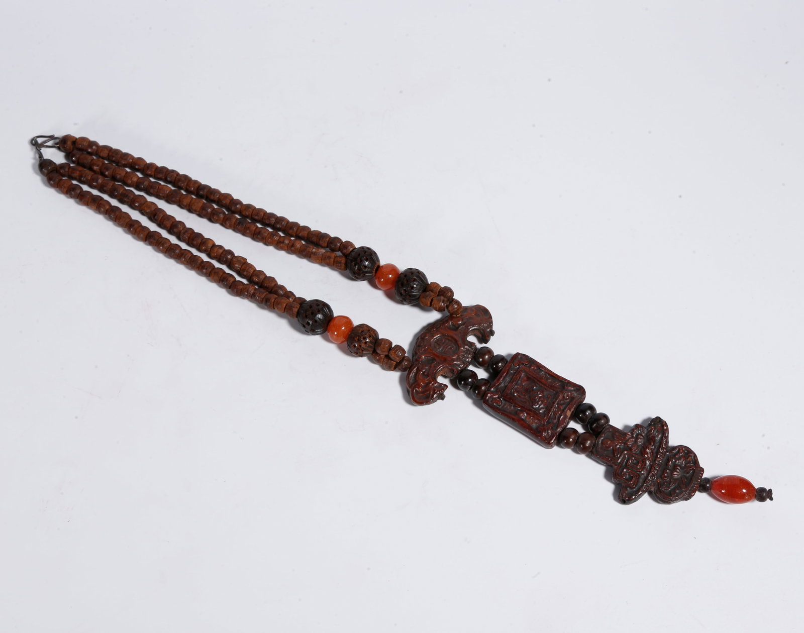 A AGARWOOD PENDANT (1 of 7)