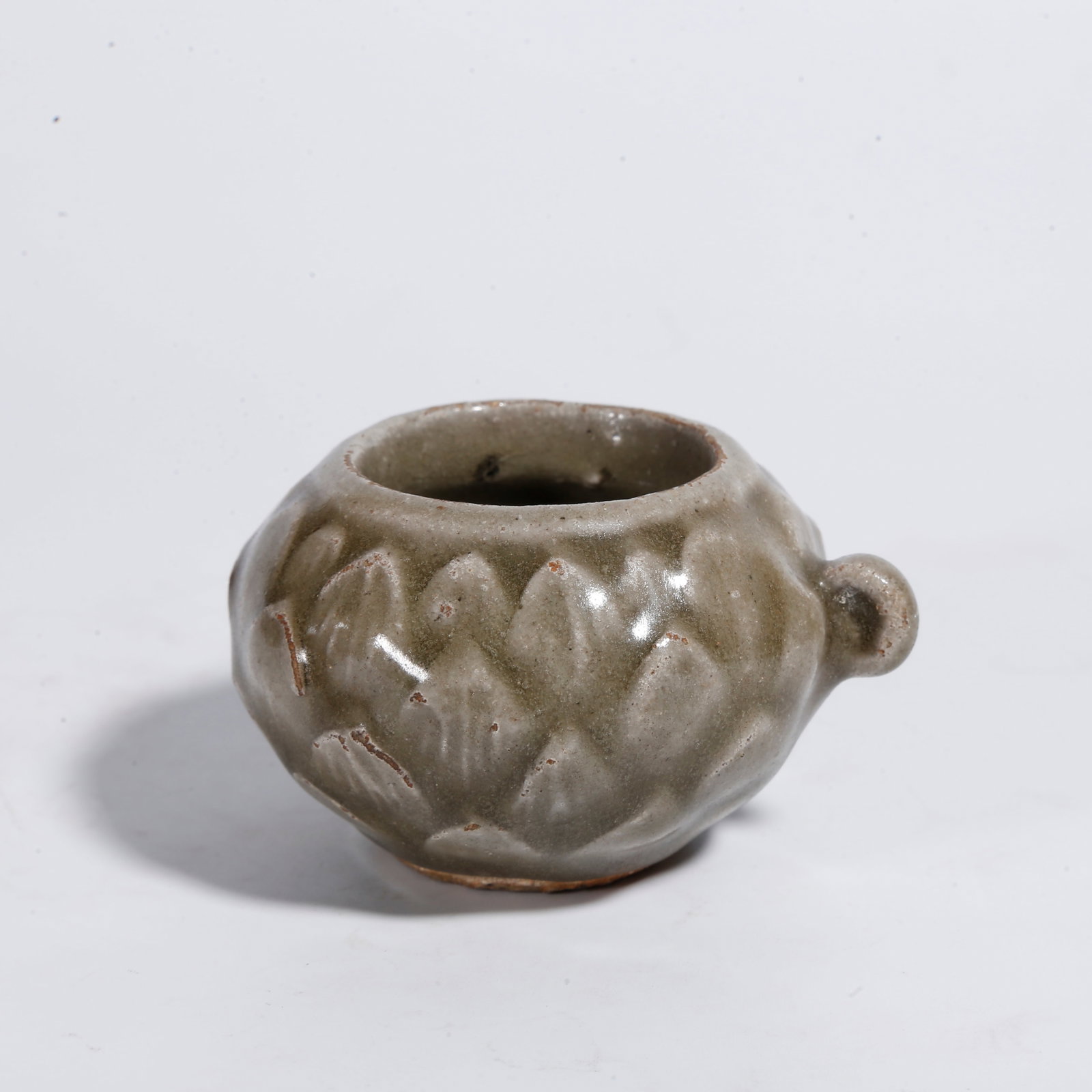 A LONGQUAN KILN BIRD FEEDER WITH LOTUS PETAL PATTERN: Longquan Kiln Bird Feeder with Lotus Petal Pattern