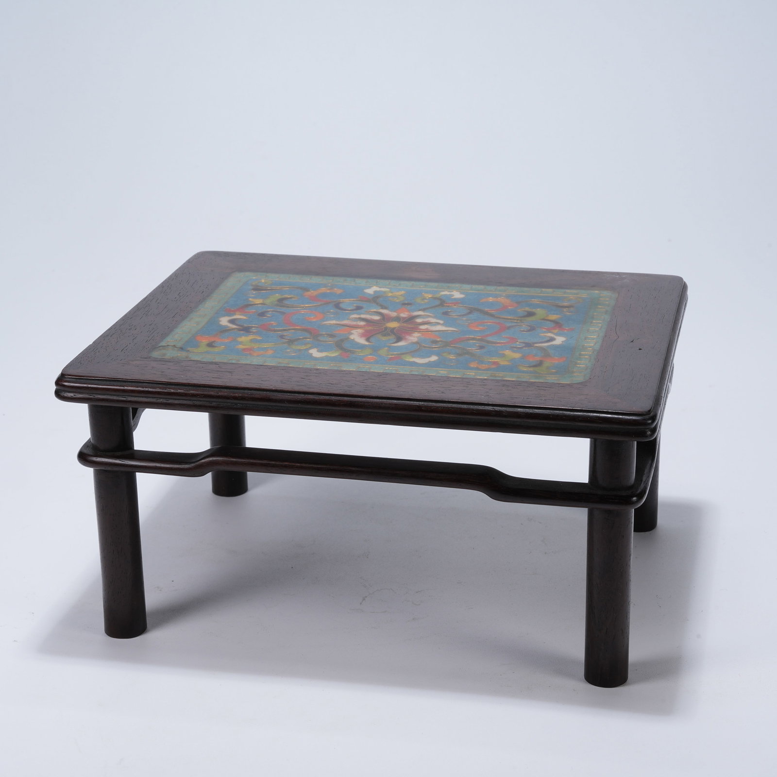 A RED WOOD SIDE TABLE INLAID WITH CLOISONNE INTERLOCKING FLORAL SCROLLS (1 of 8)