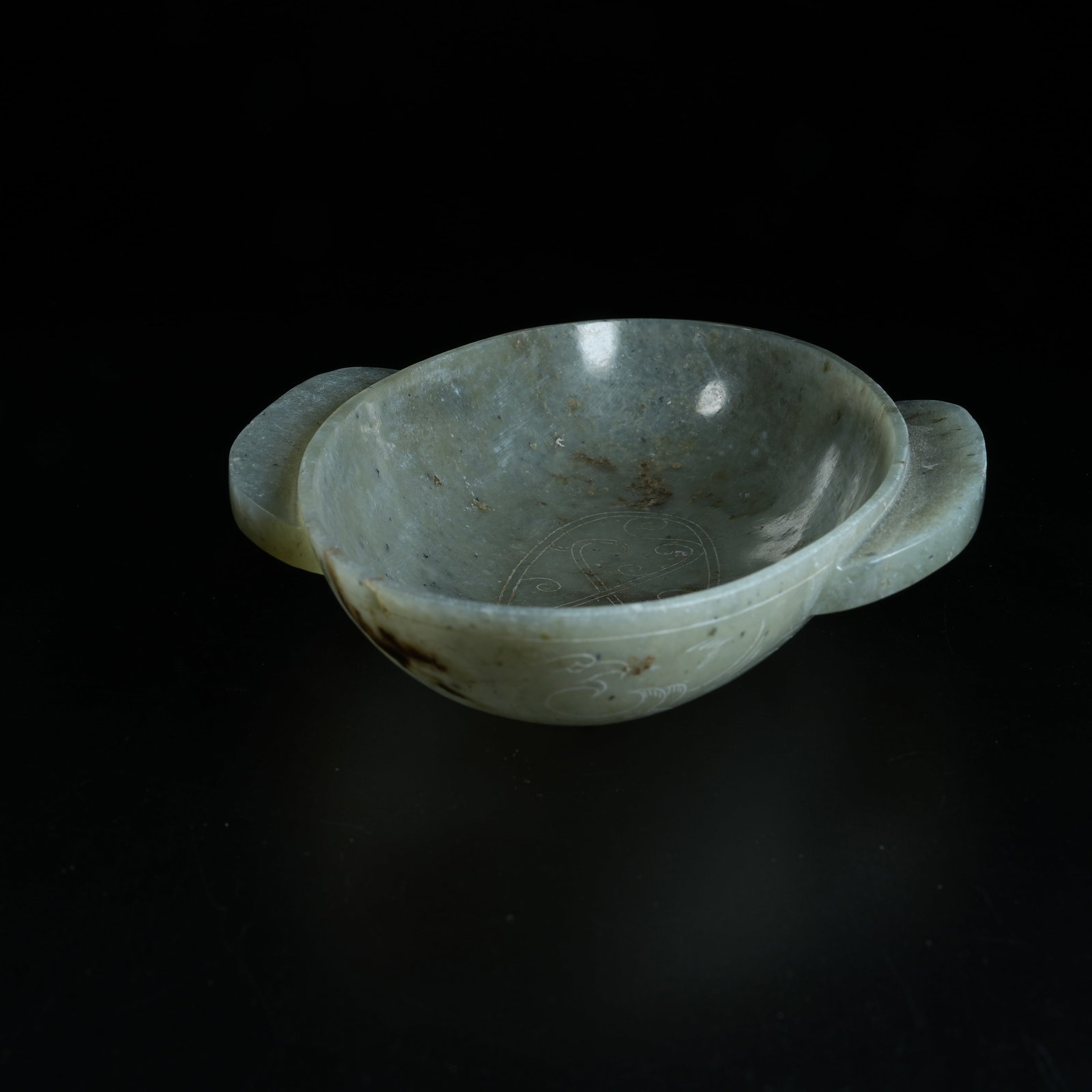 A ANCIENT JADE EAR CUP WITH BEAST PATTERNS - 2