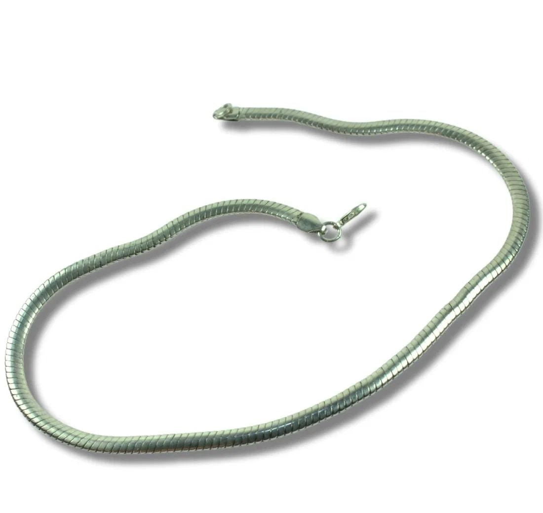 COSTUME SNAKE CHAIN NECKLACE: Costume Snake Chain Necklace