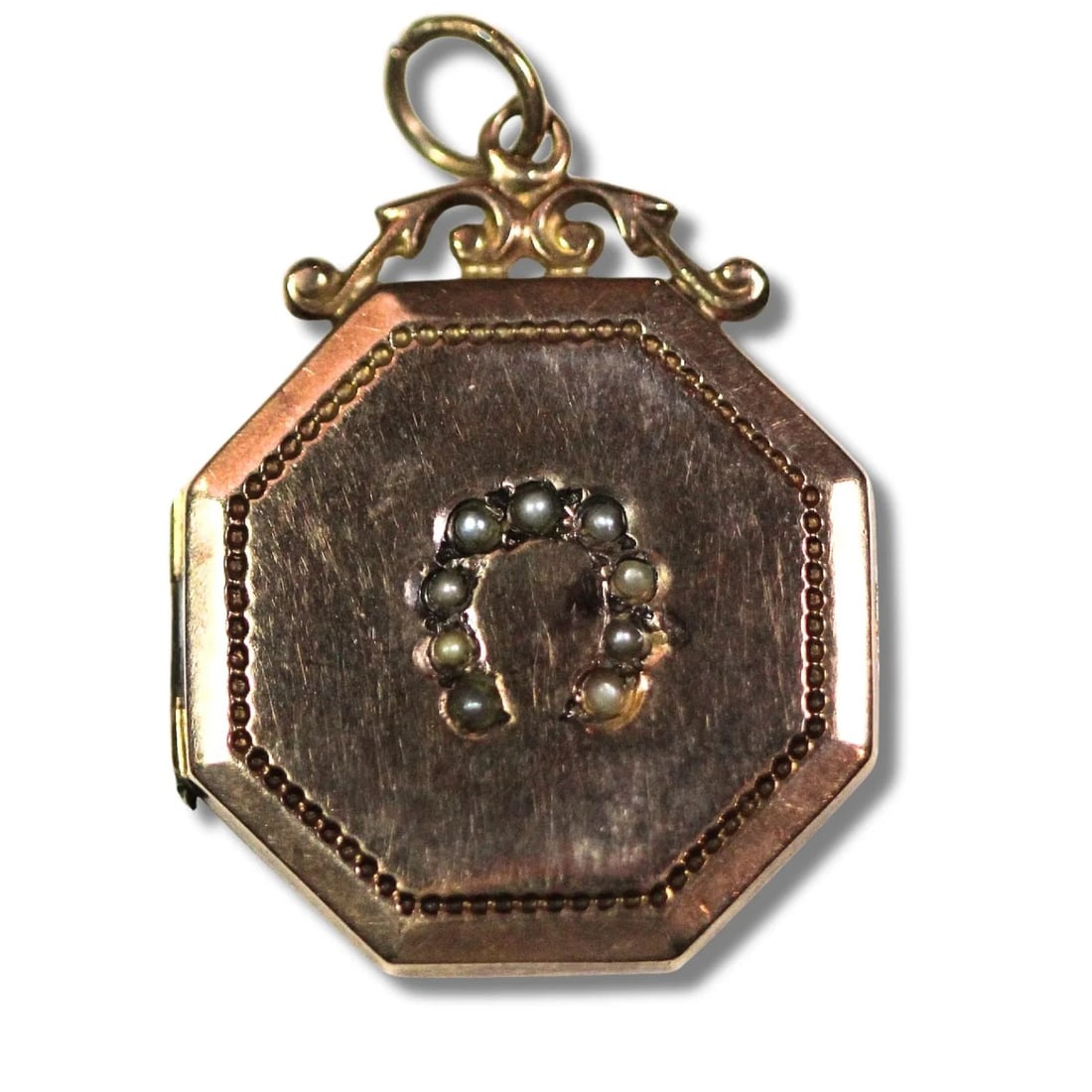 ANTIQUE HORSESHOE LOCKET IN 9CT YELLOW GOLD AUGMENTED WITH SEED PEARLS: Antique Horseshoe Locket in 9ct Yellow Gold augmented with Seed Pearls