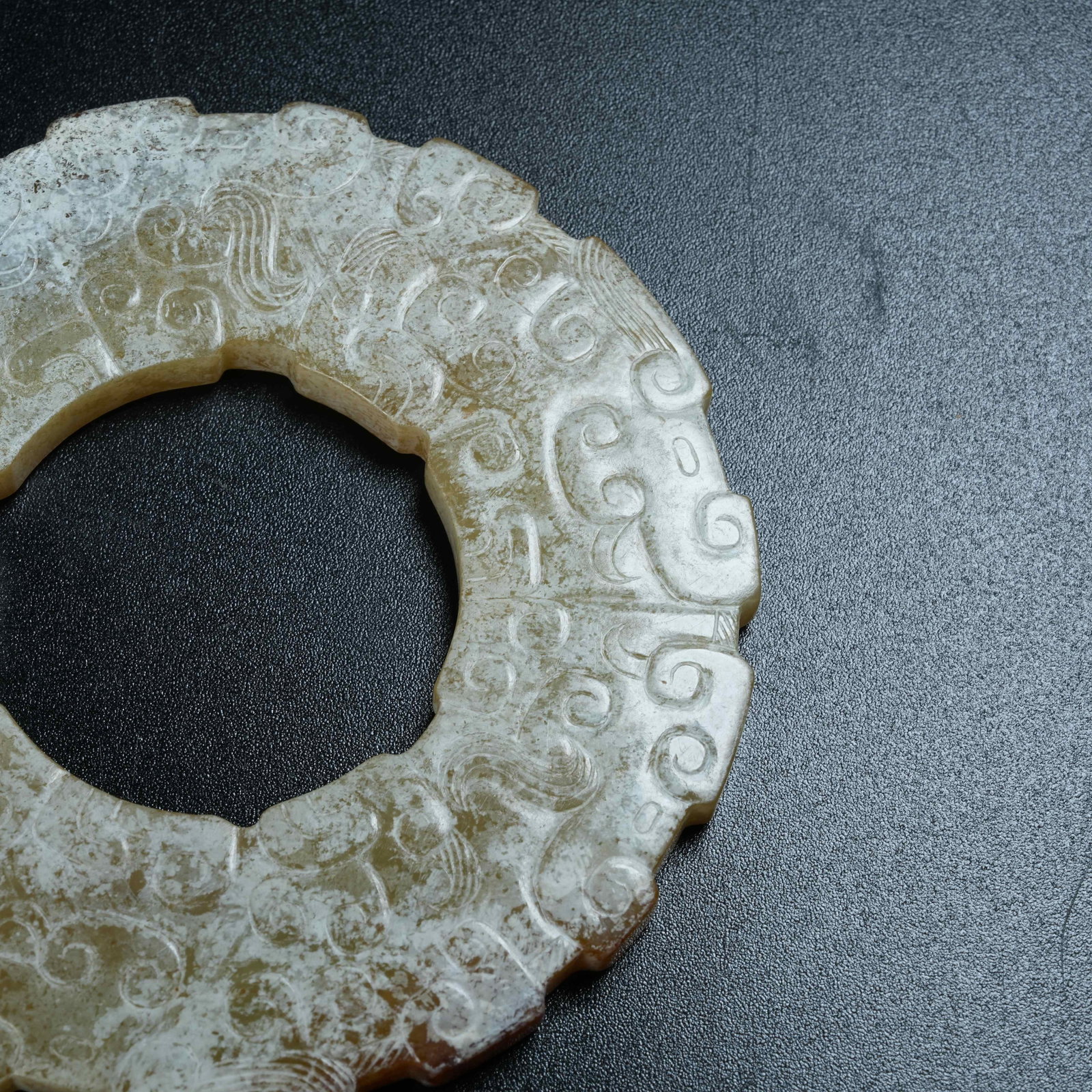 A ANCIENT JADE BI DISC WITH HOOKED CLOUD PATTERNS - 4