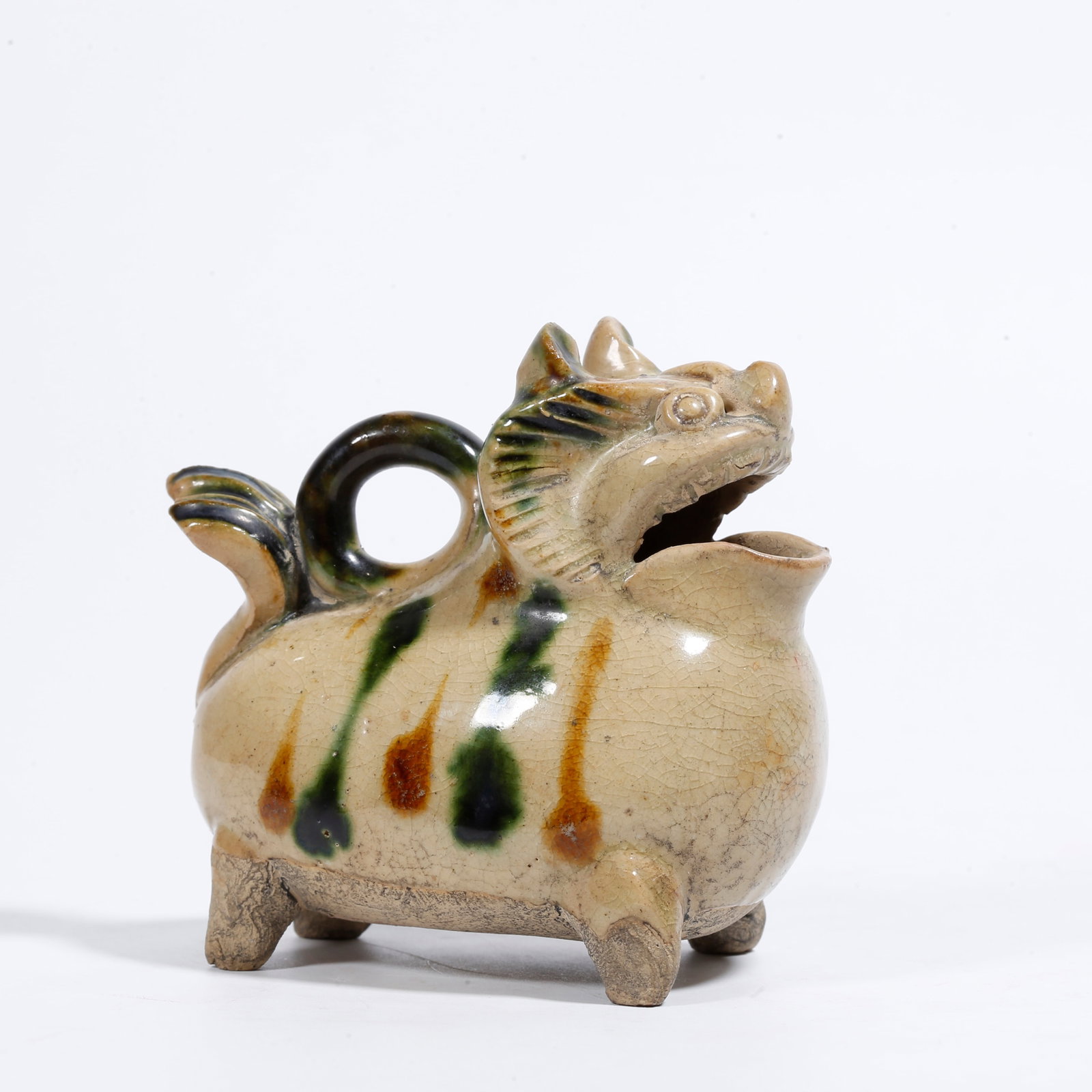 A ANCIENT KILN BEAST-SHAPED WATER DROPPER: Ancient Kiln Beast-shaped Water Dropper