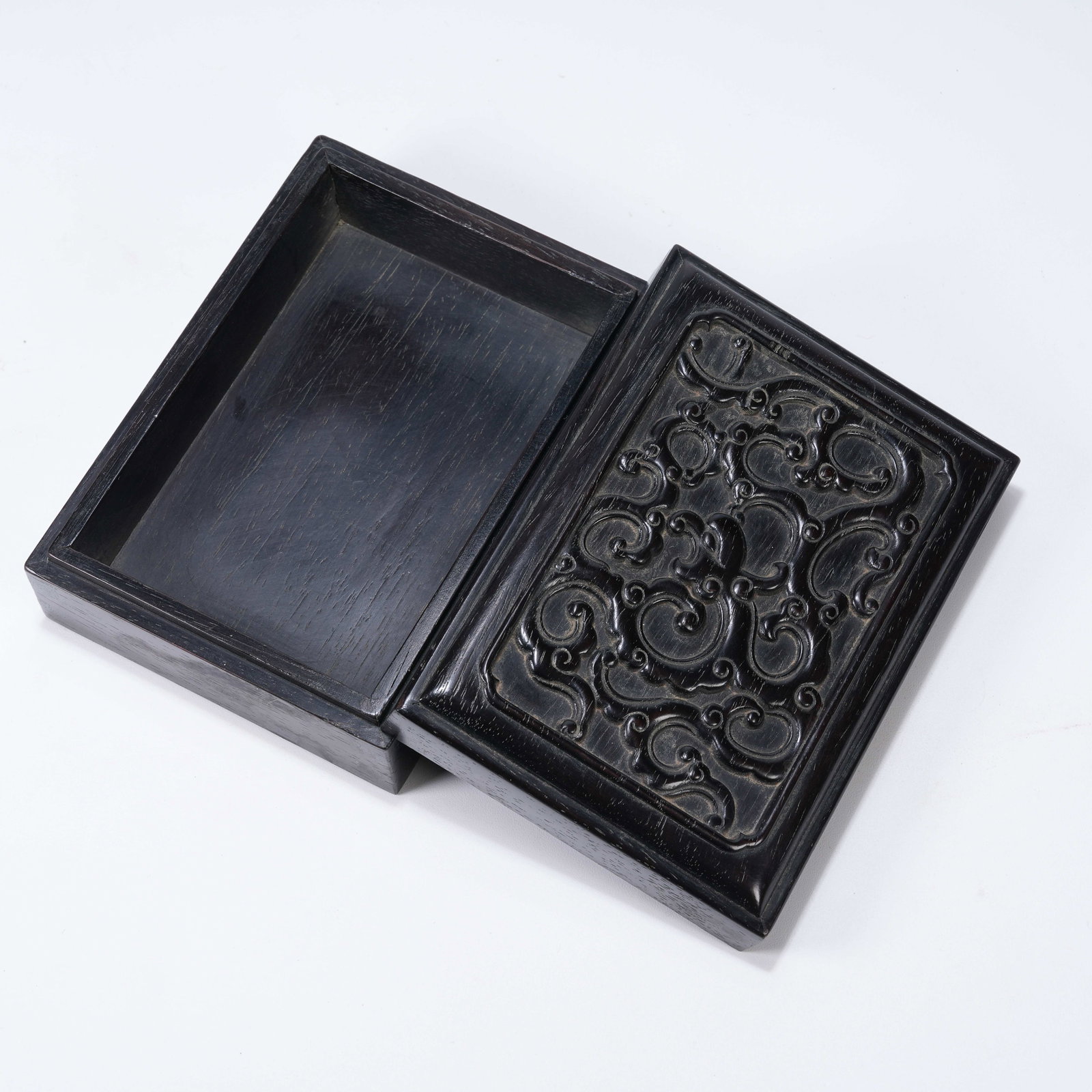 A SQUARE ZITAN COVERED BOX: Square Zitan Covered Box