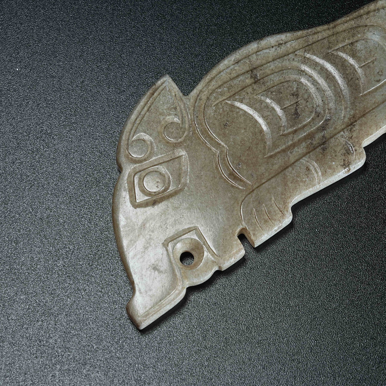 A ANCIENT JADE PENDANT WITH BEAST PATTERNS - 2