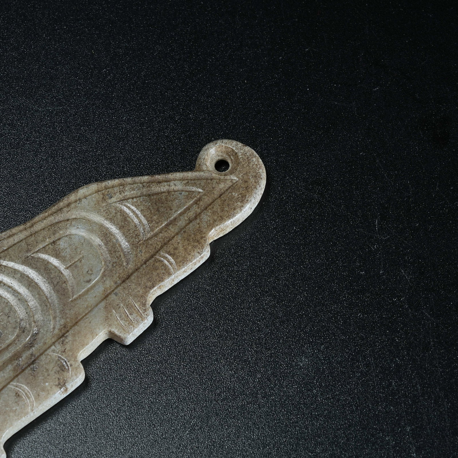 A ANCIENT JADE PENDANT WITH BEAST PATTERNS - 3