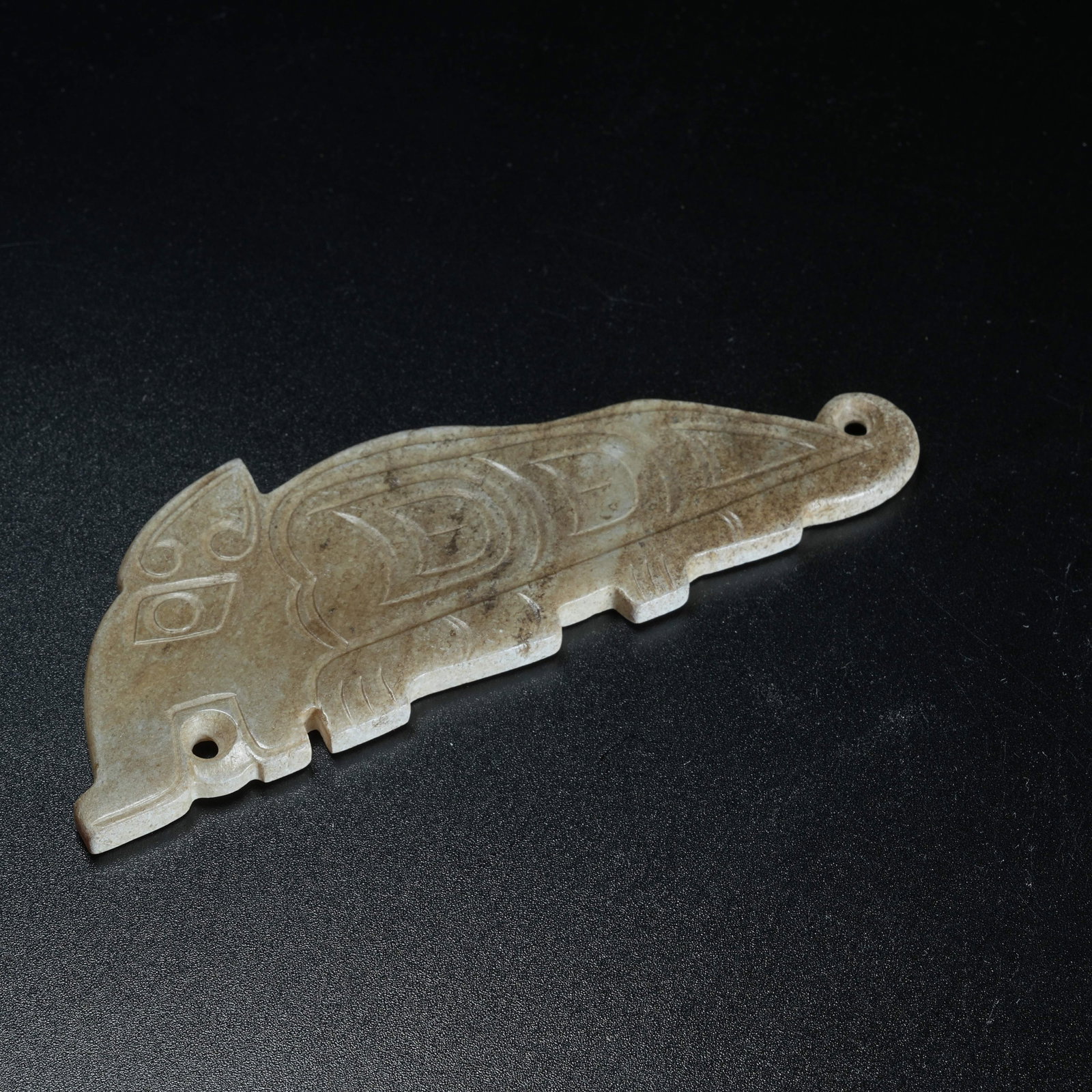 A ANCIENT JADE PENDANT WITH BEAST PATTERNS - 4