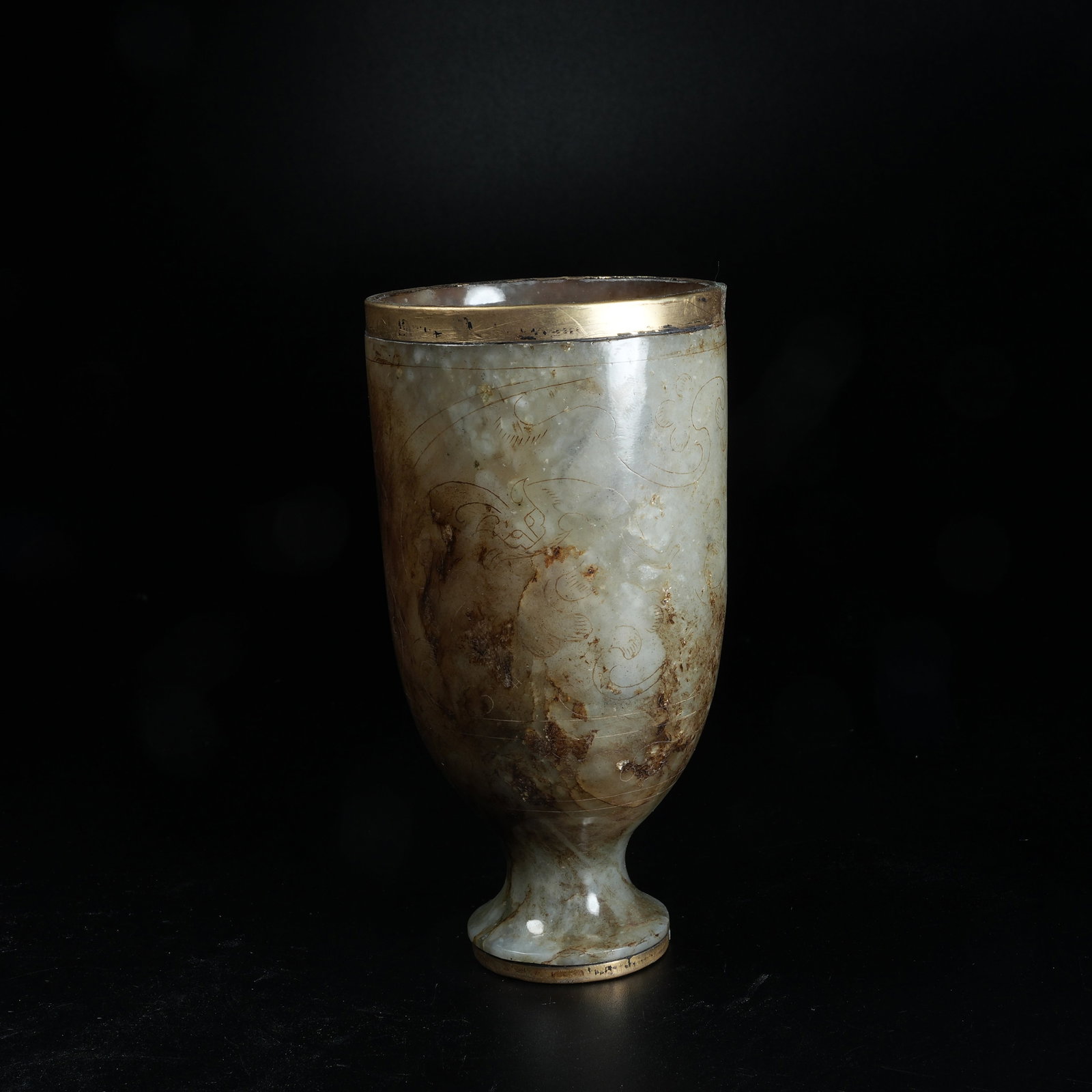A ANCIENT JADE CUP WITH DRAGON PATTERNS - 2