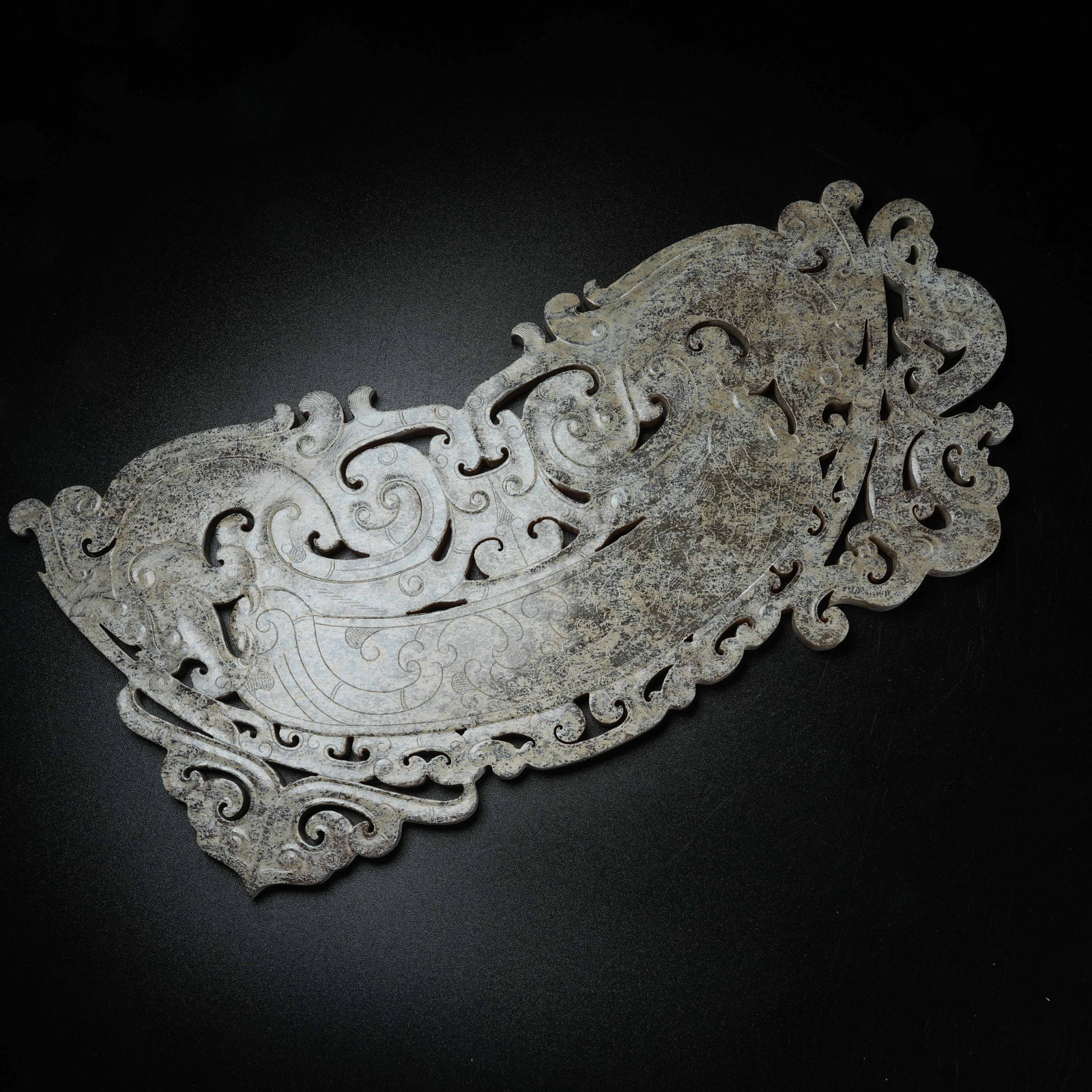 A ARCHAIC JADE HUANG ARC WITH DRAGON PATTERN: Archaic Jade Huang Arc with Dragon Pattern