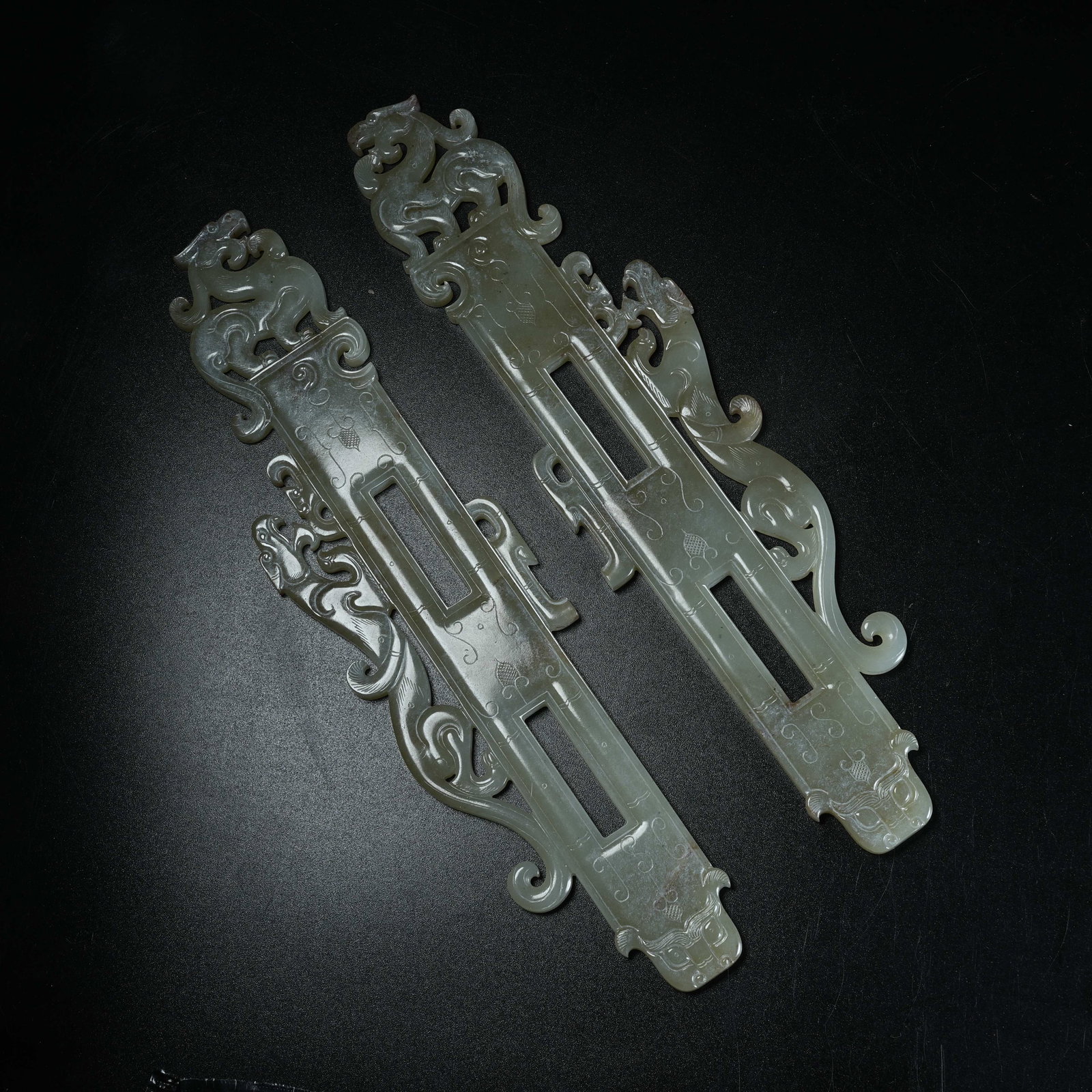 A SET OF ARCHAIC JADE CHI DRAGON PENDANT ORNAMENTS: Set of Archaic Jade Chi Dragon Pendant Ornaments
