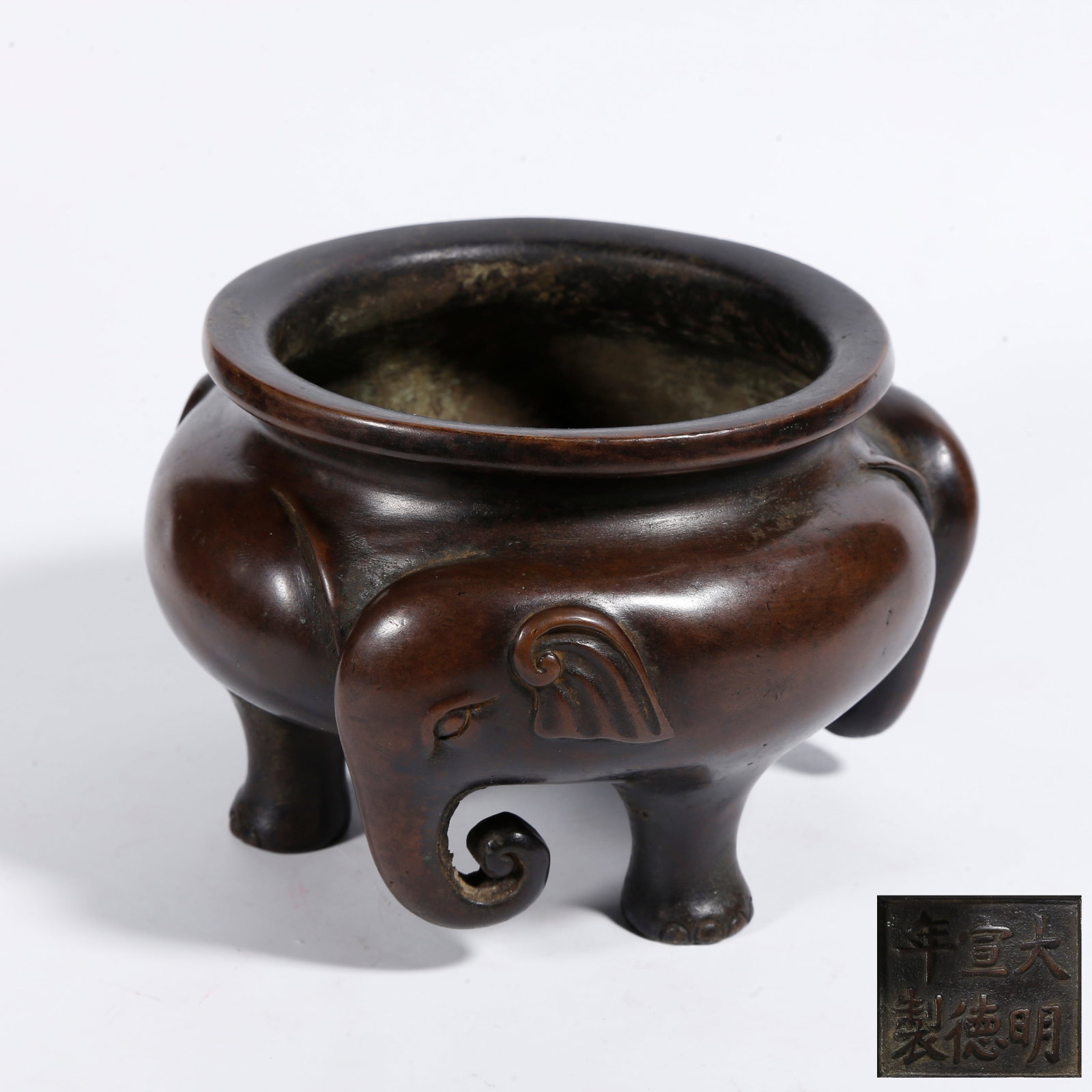 A BRONZE CENSER ON ELEPHANT FEET: Bronze Censer on Elephant Feet