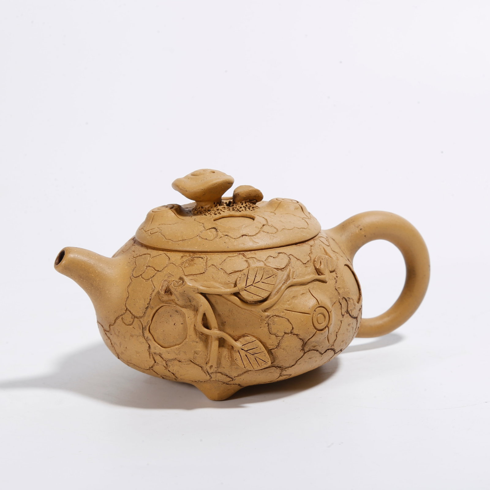 A DUAN CLAY YIXING EWER WITH GANODERMA KNOB: Duan Clay Yixing Ewer with Ganoderma Knob