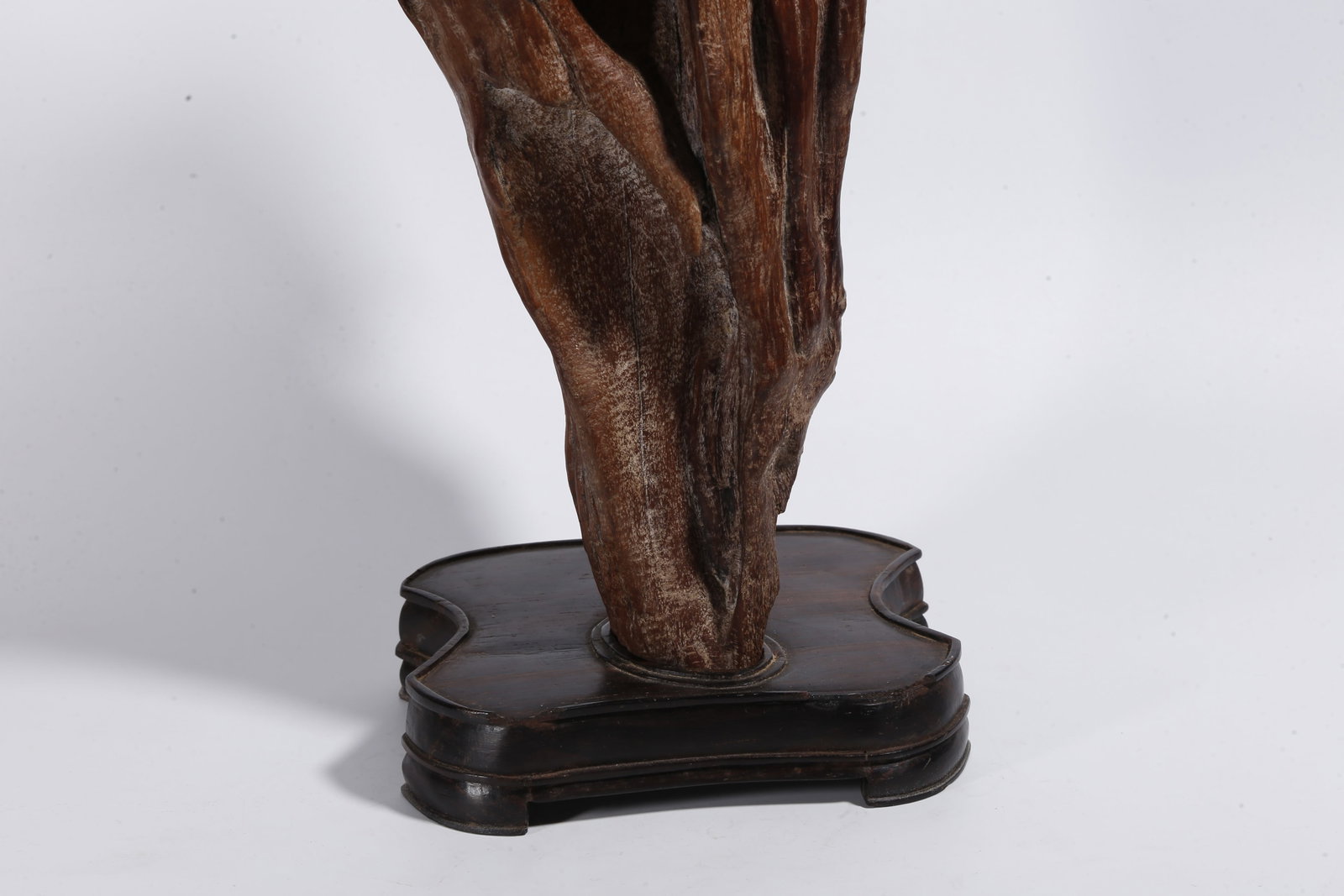 A ROOT CARVING ORNAMENT - 3