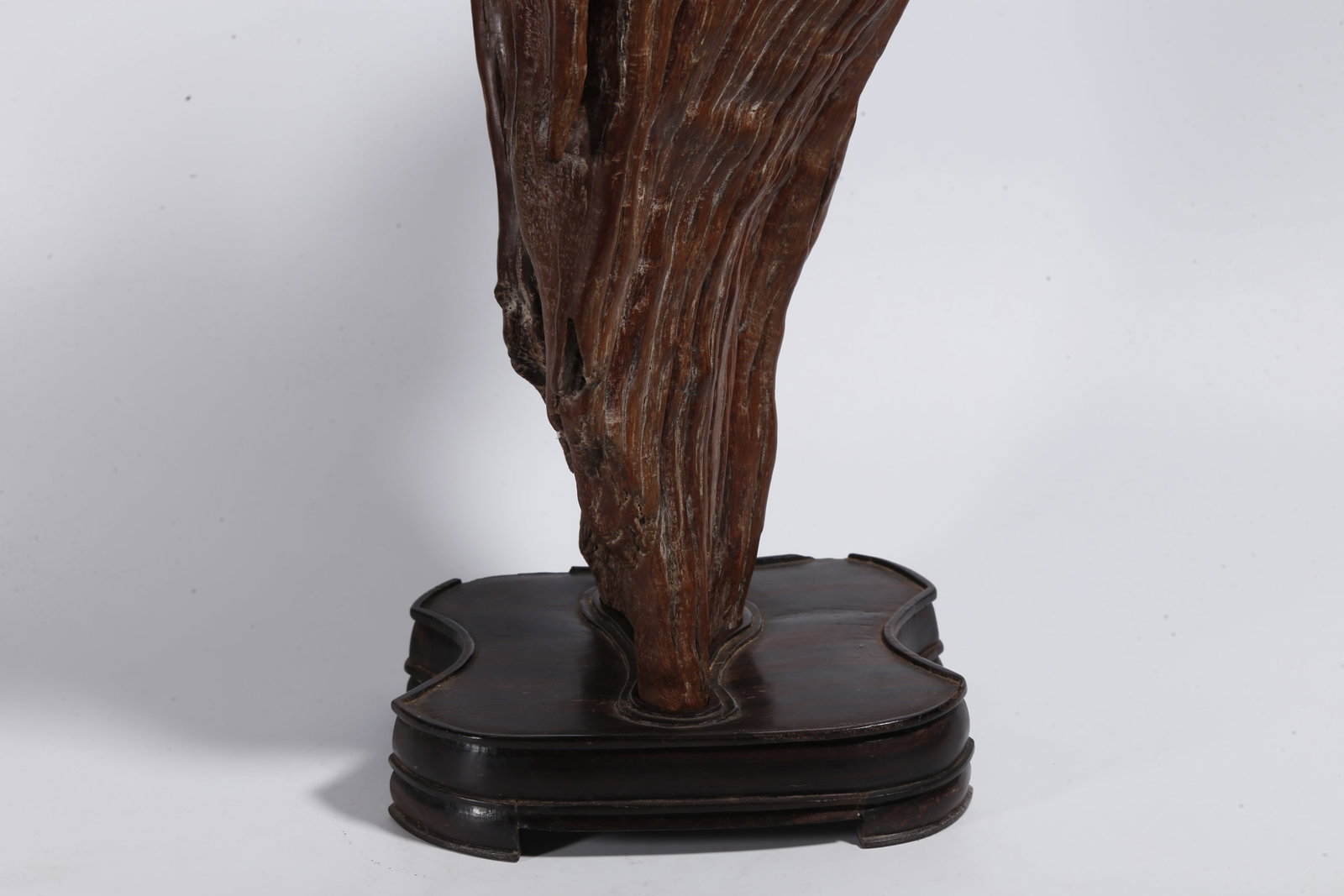 A ROOT CARVING ORNAMENT - 8