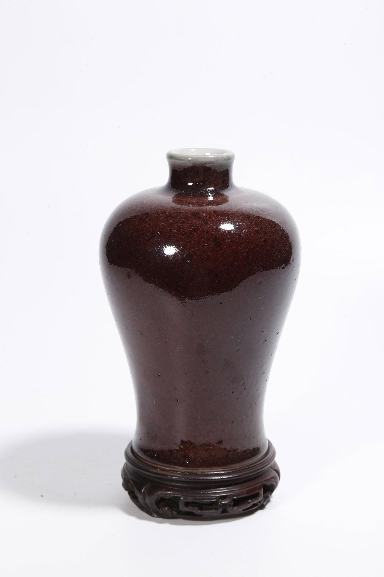 A COWPEA RED GLAZE PLUM VASE - 3