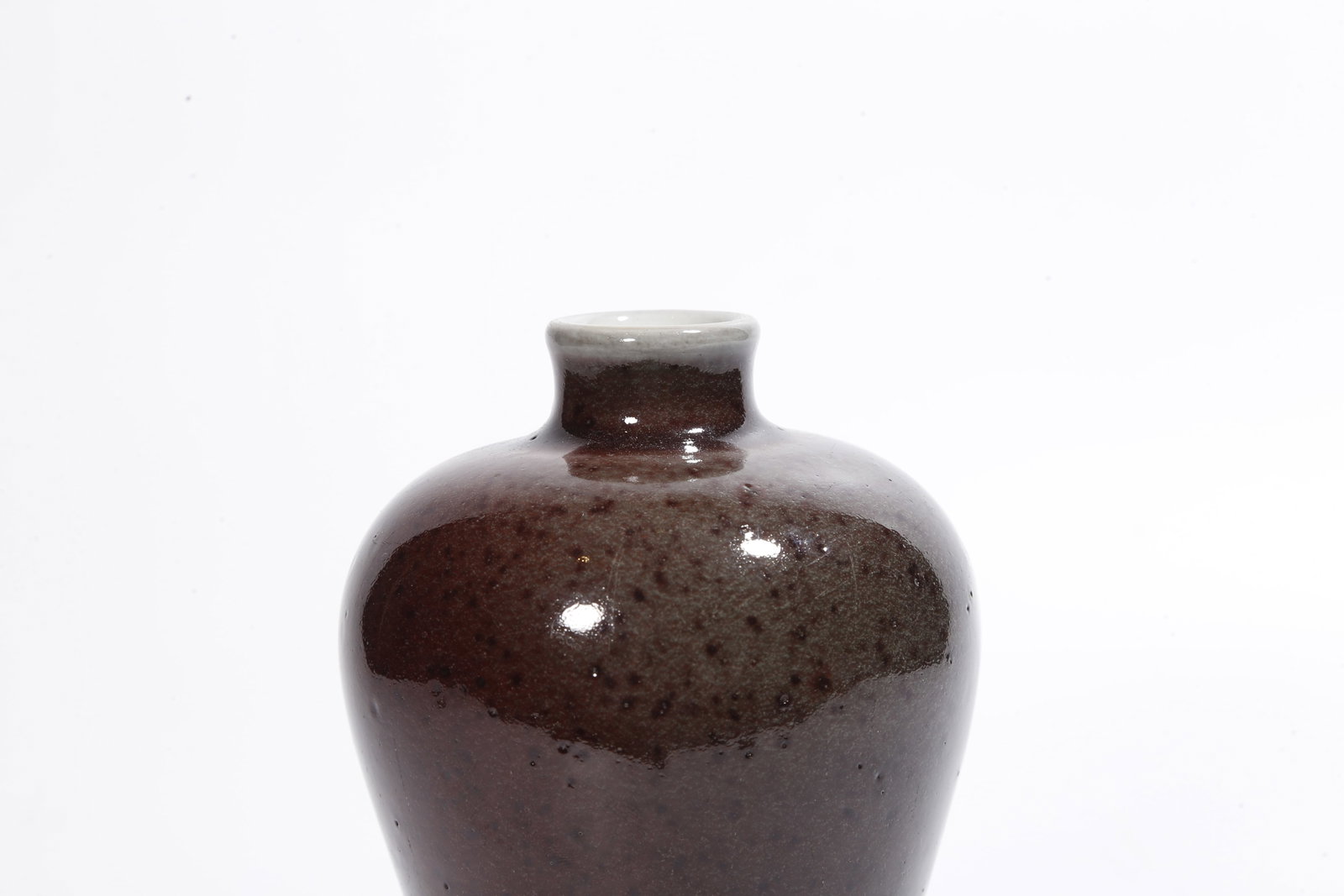 A COWPEA RED GLAZE PLUM VASE - 6