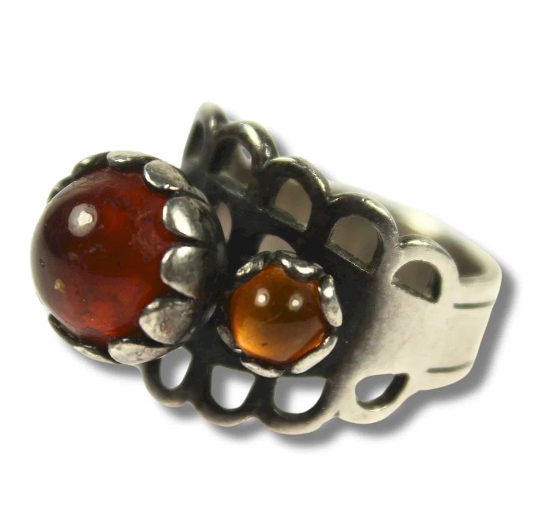 AMBER RING IN STERLING (925) SILVER: Amber Ring in Sterling (925) Silver