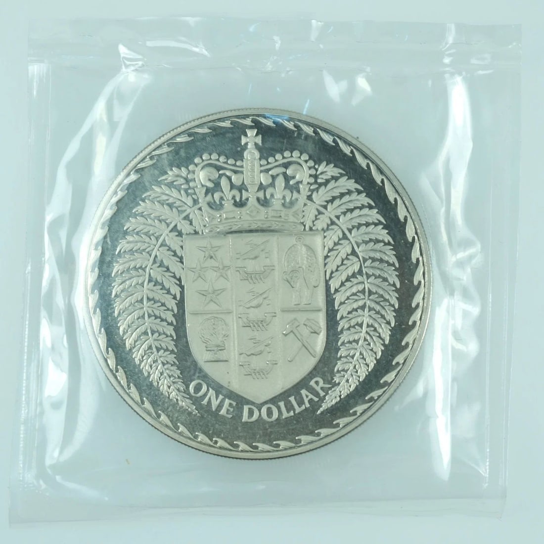 NEW ZEALAND 1975 CU-NI PROOF FERN DOLLAR, FDC (1 of 2)
