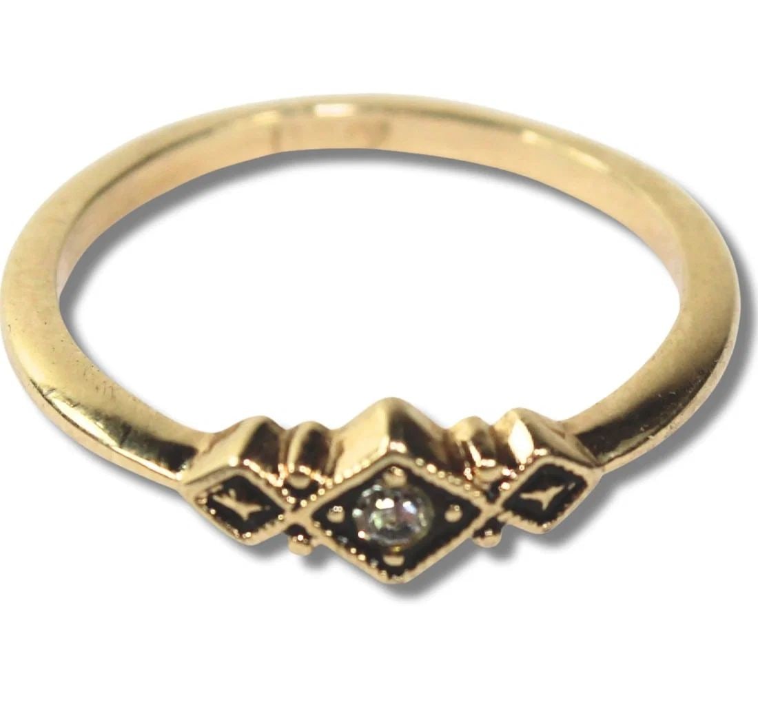 FAUX DIAMOND RING IN GOLD-PLATE: Faux Diamond Ring in gold-plate