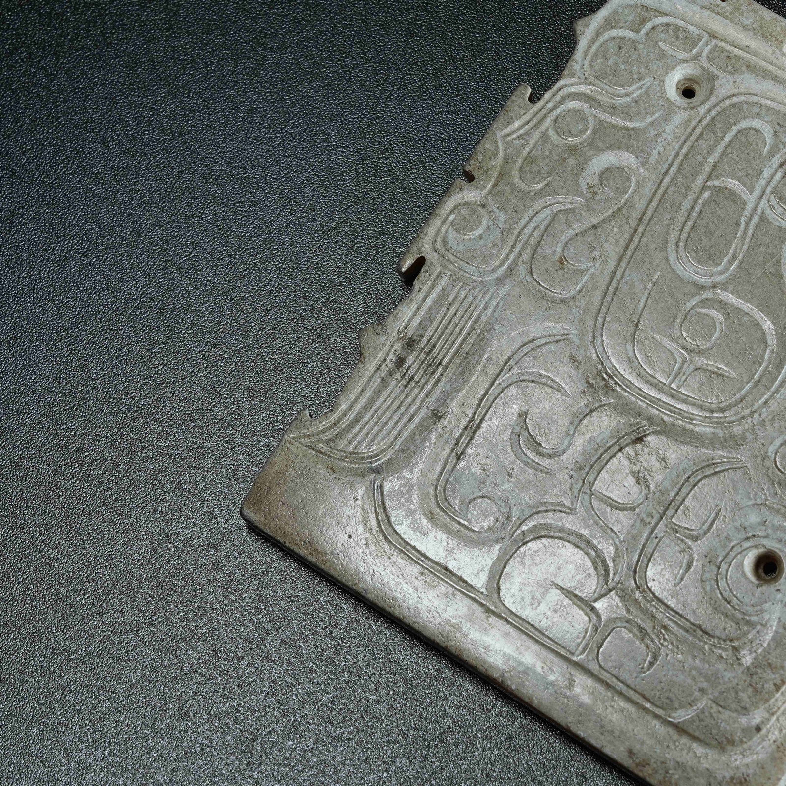 A ANCIENT JADE PENDANT WITH PHOENIX PATTERNS - 3