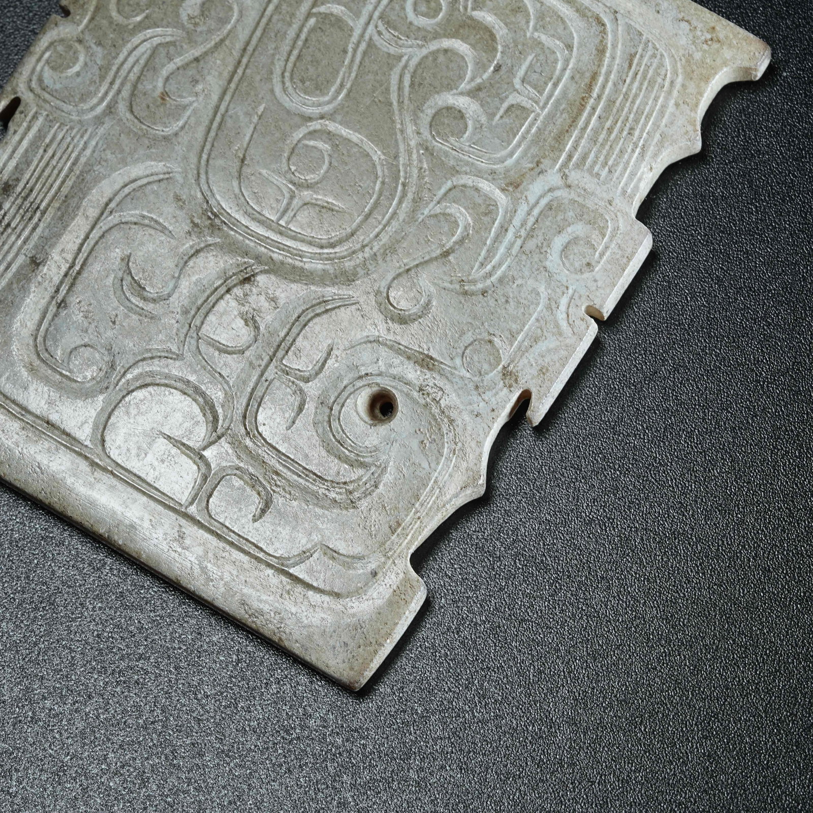 A ANCIENT JADE PENDANT WITH PHOENIX PATTERNS - 4
