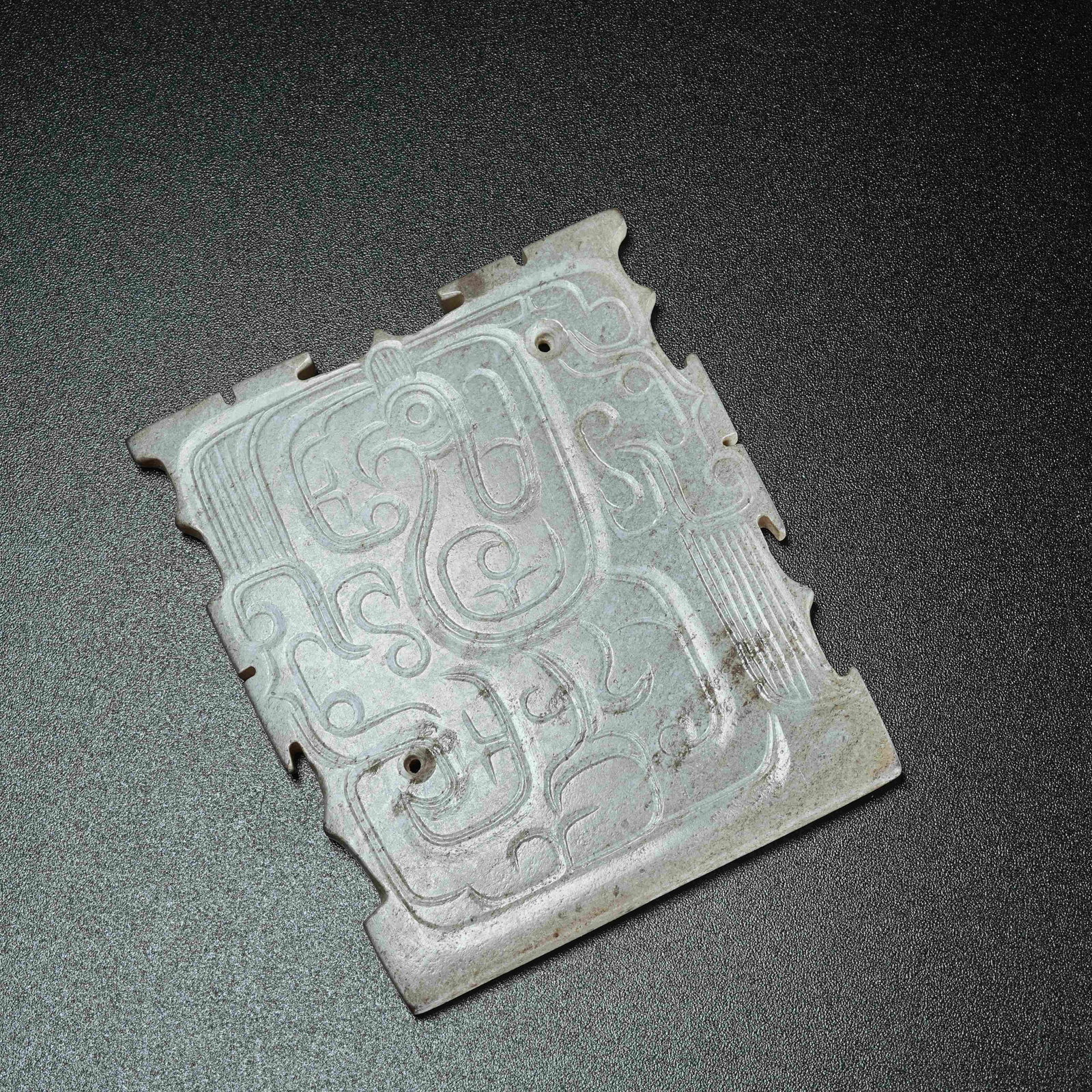 A ANCIENT JADE PENDANT WITH PHOENIX PATTERNS - 9