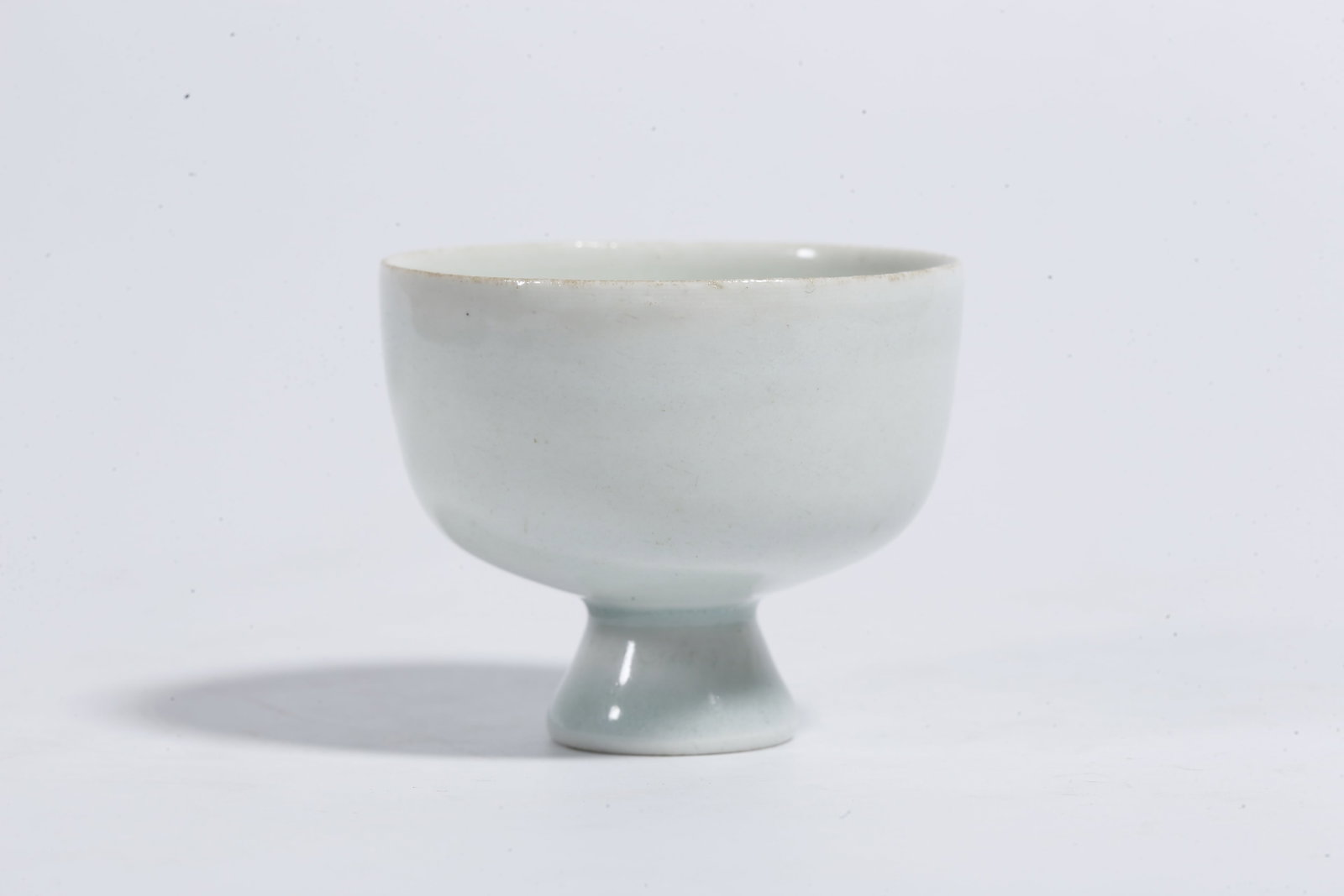 A SHADOW CELADON GLAZE CUP - 2