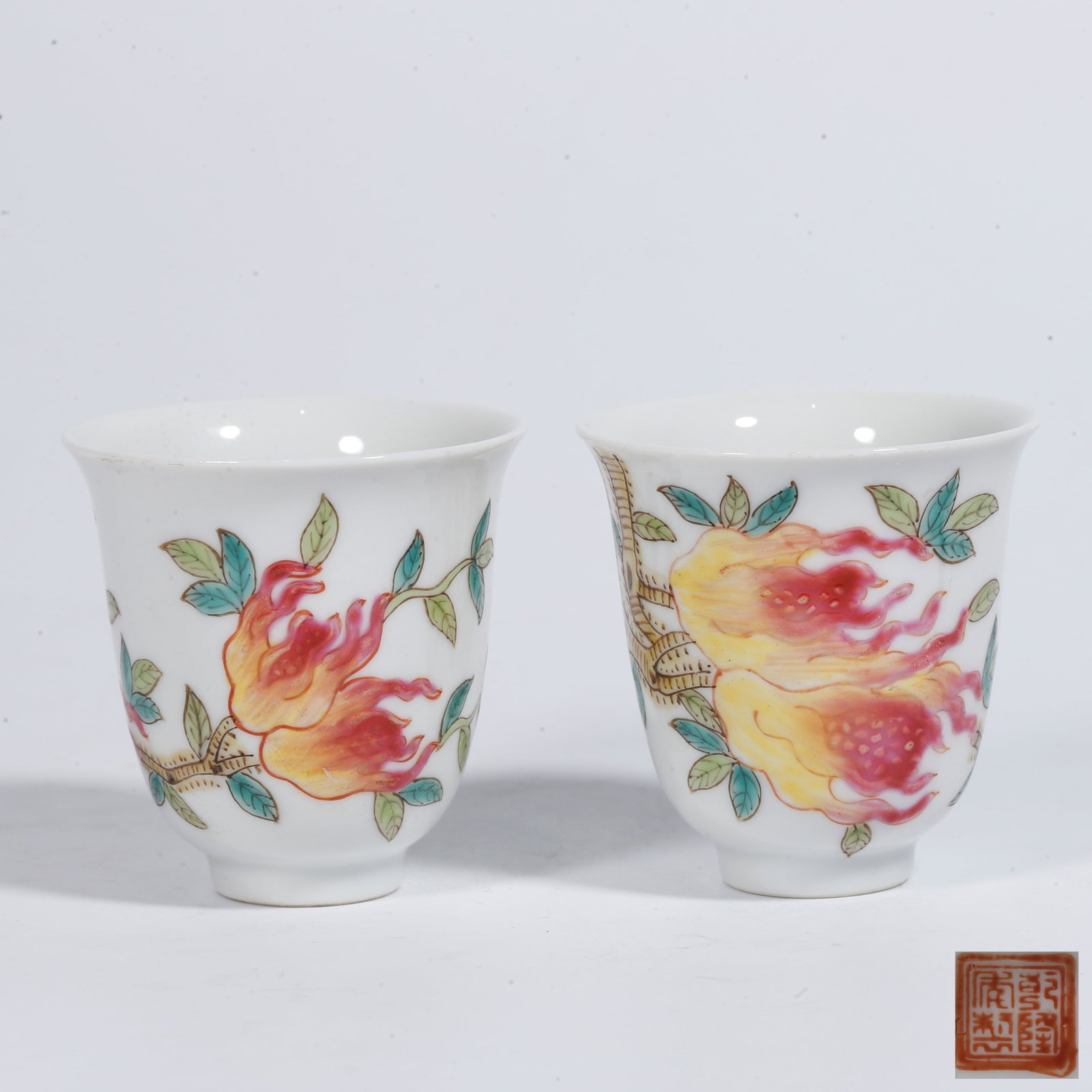 A FAMILLE ROSE CUP WITH FINGERED CITRON PATTERN (PAIR) (1 of 9)