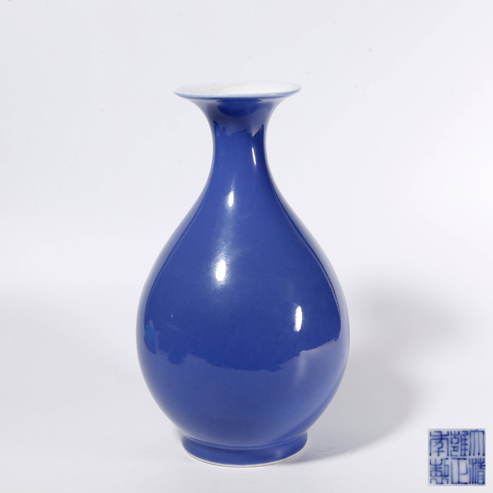A BLUE GLAZE YUHUCHUN VASE (1 of 9)