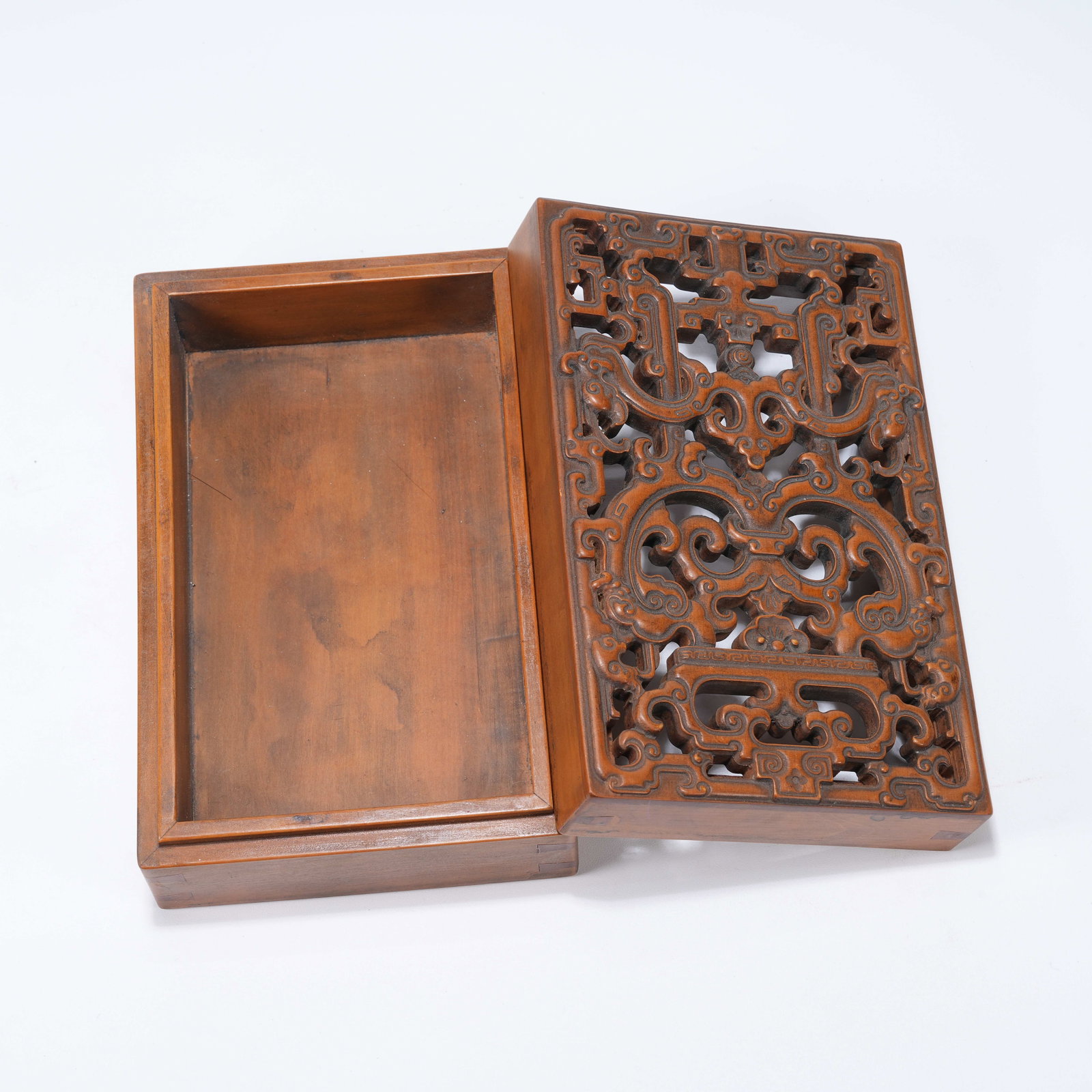 A BOXWOOD COVERED BOX WITH AUSPICIOUS BEAST PATTERN (1 of 9)