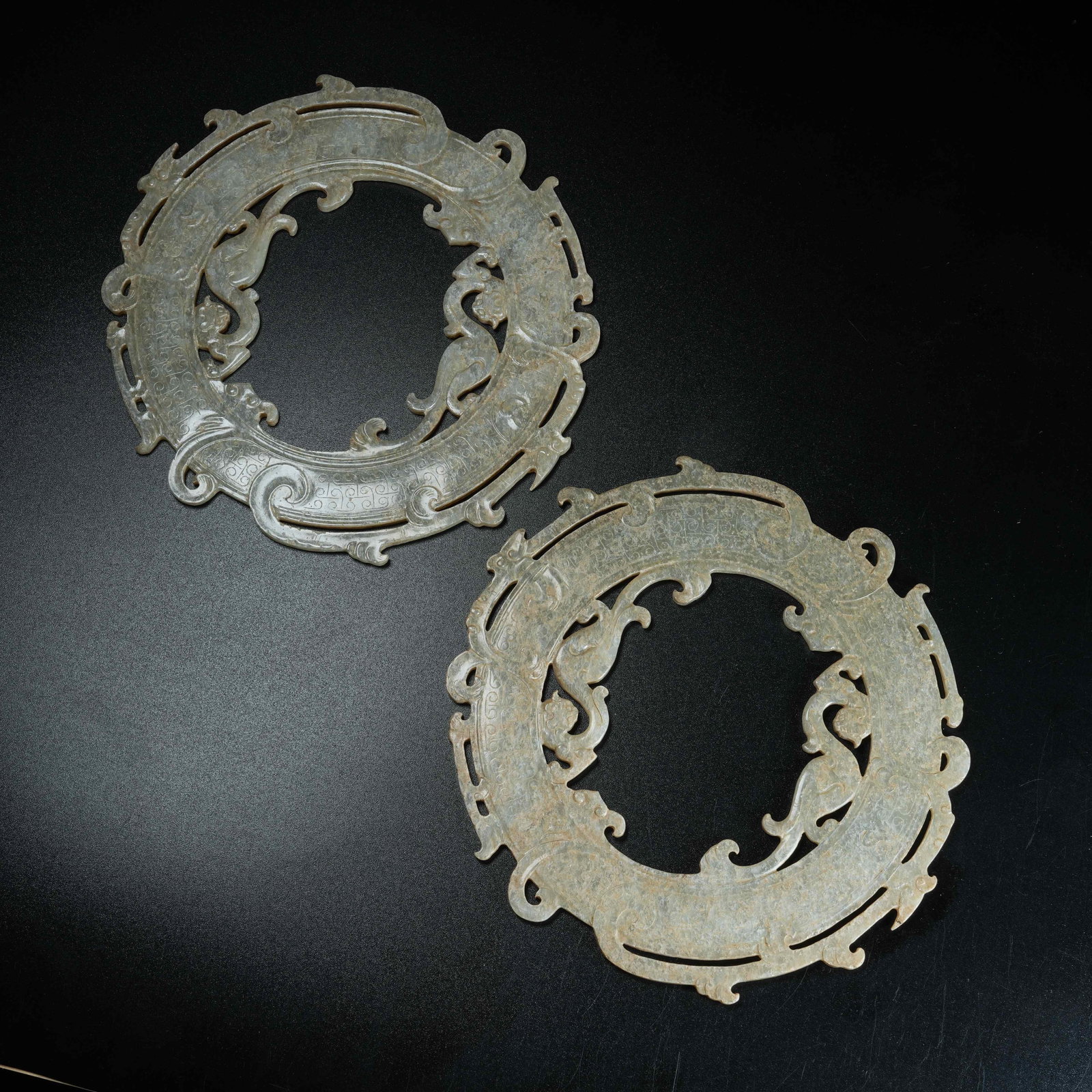 A SET OF ANCIENT JADE OUTLINED BI DISCS WITH CHI DRAGON PATTERNS: Set of Ancient Jade Outlined Bi Discs with Chi Dragon Patterns