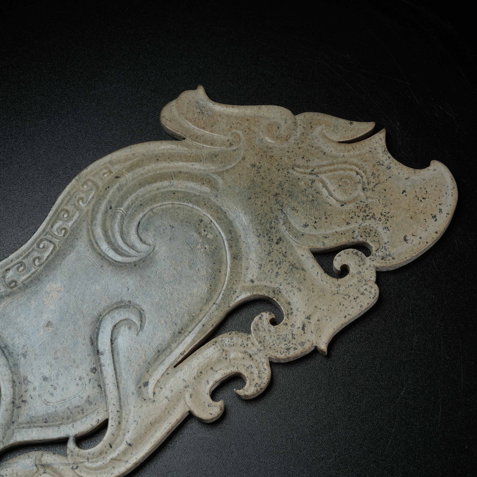 A ARCHAIC JADE PENDANT WITH BEAST PATTERN - 2
