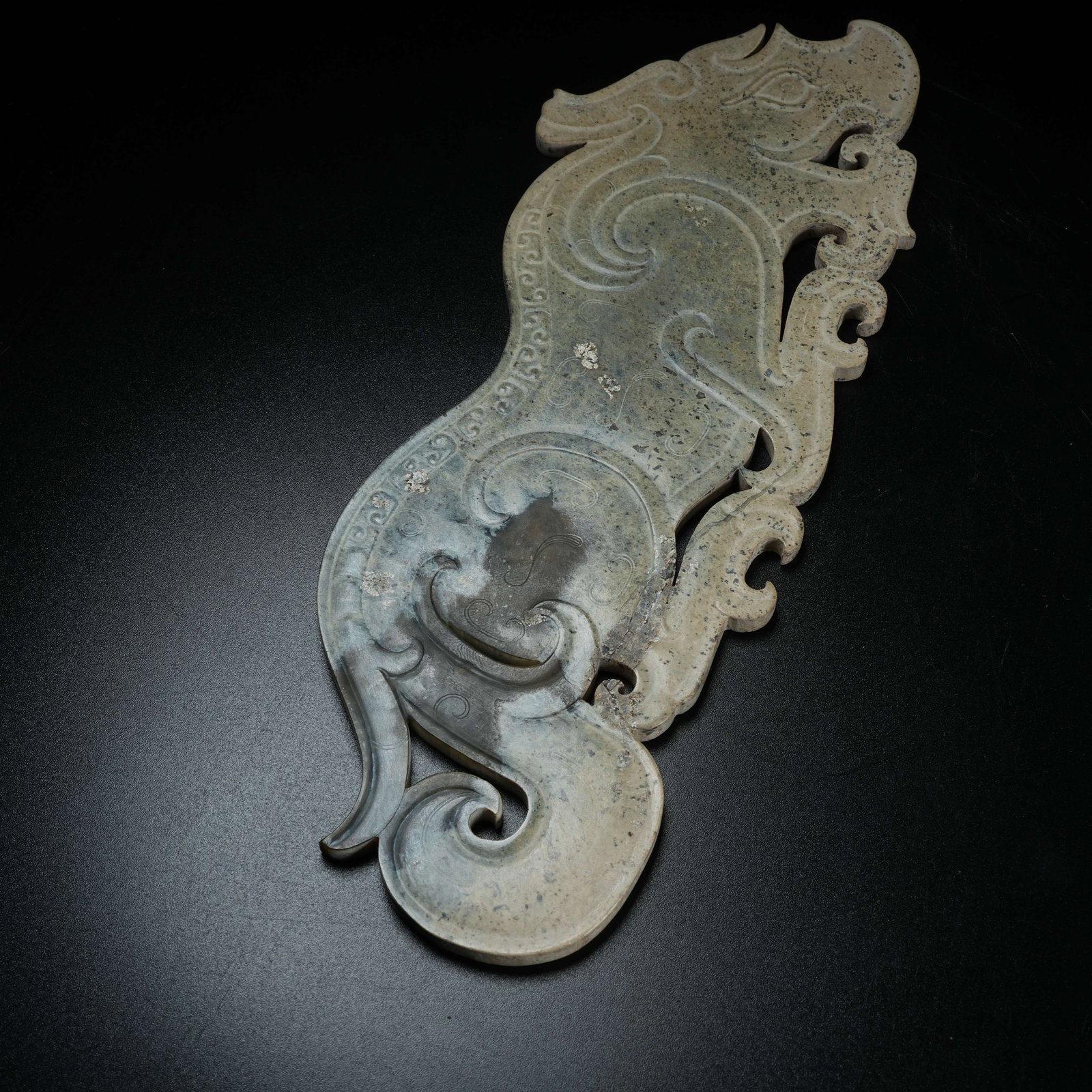 A ARCHAIC JADE PENDANT WITH BEAST PATTERN - 6