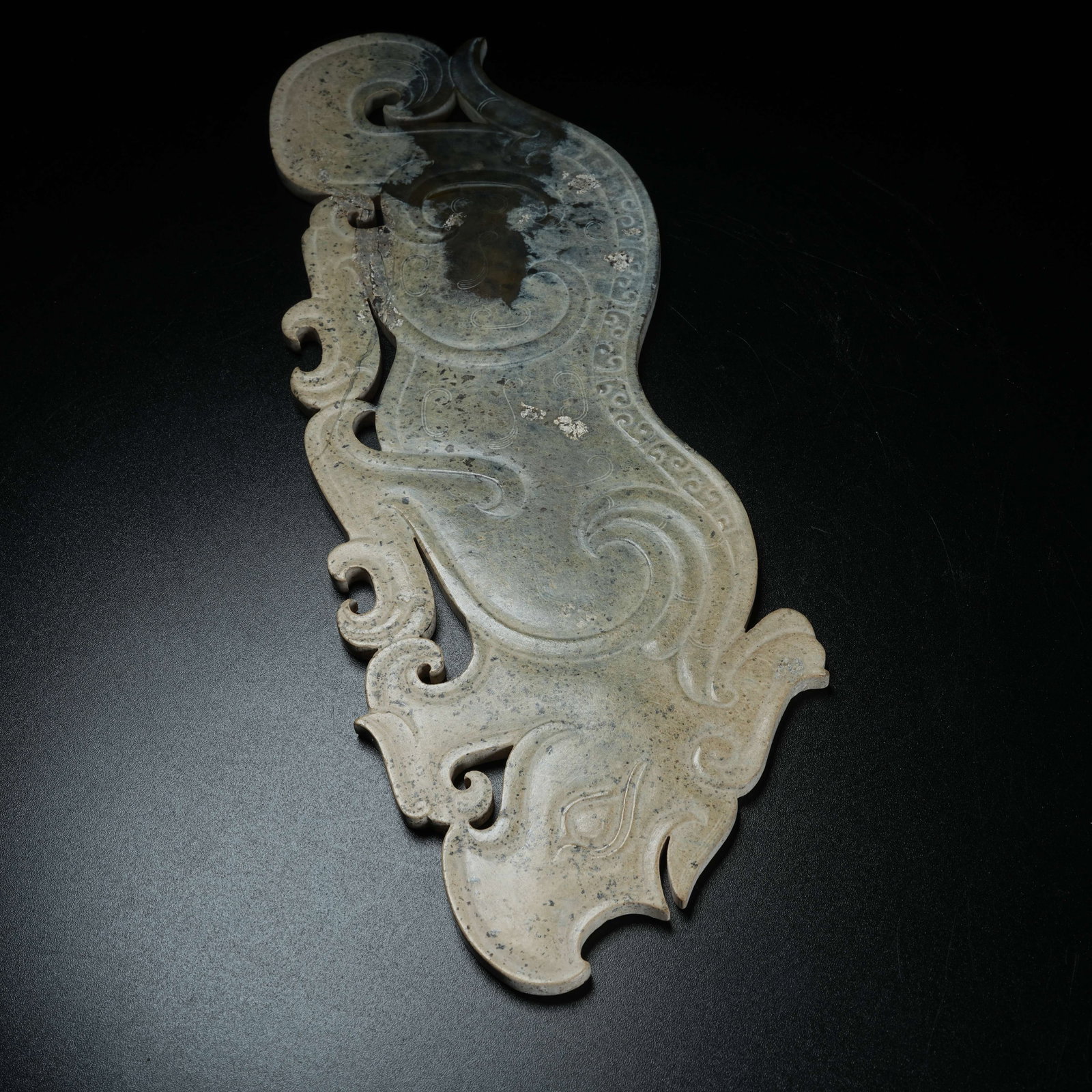A ARCHAIC JADE PENDANT WITH BEAST PATTERN - 7