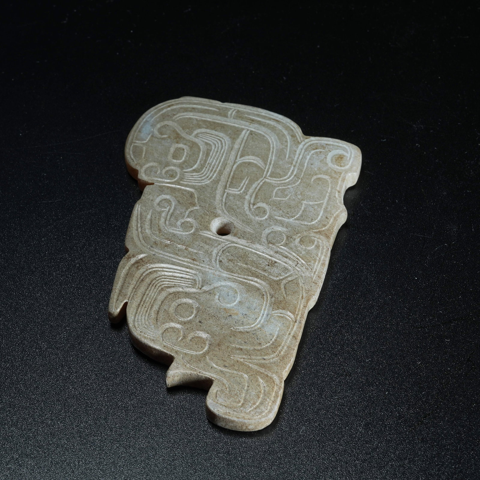 A ANCIENT JADE PENDANT WITH DRAGON PATTERNS - 5