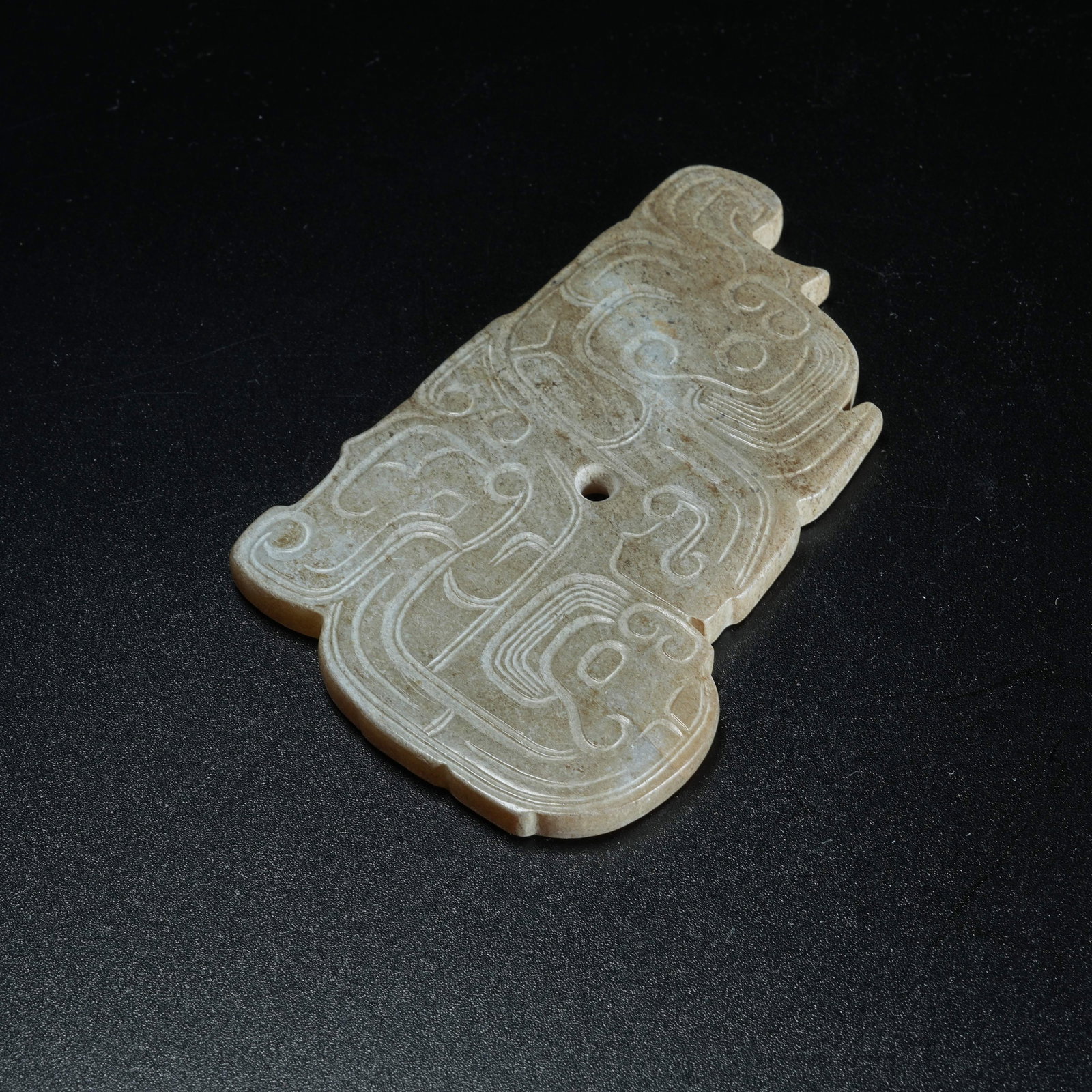 A ANCIENT JADE PENDANT WITH DRAGON PATTERNS - 7