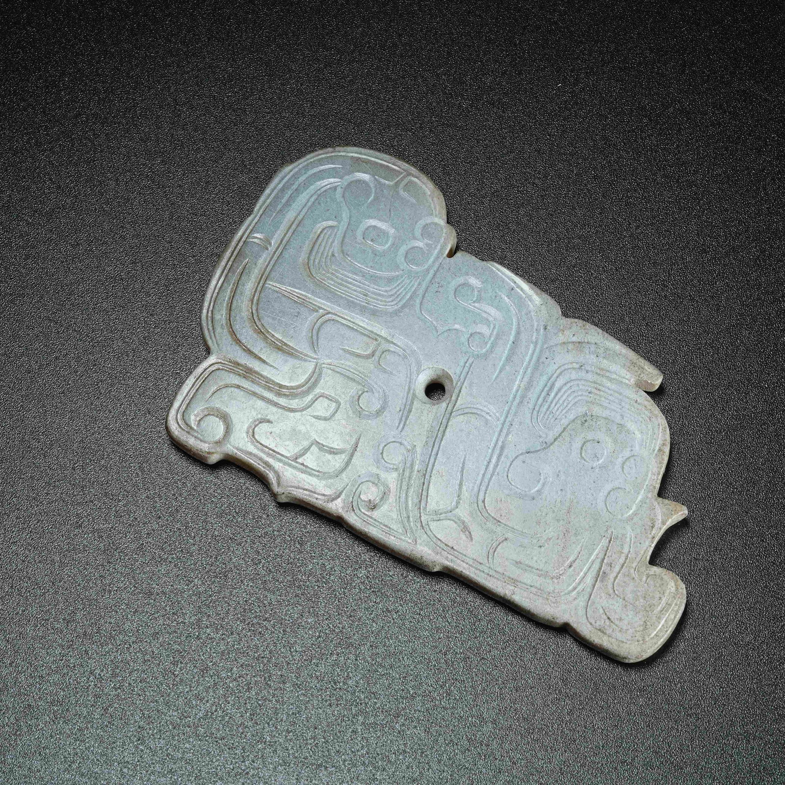 A ANCIENT JADE PENDANT WITH DRAGON PATTERNS - 8