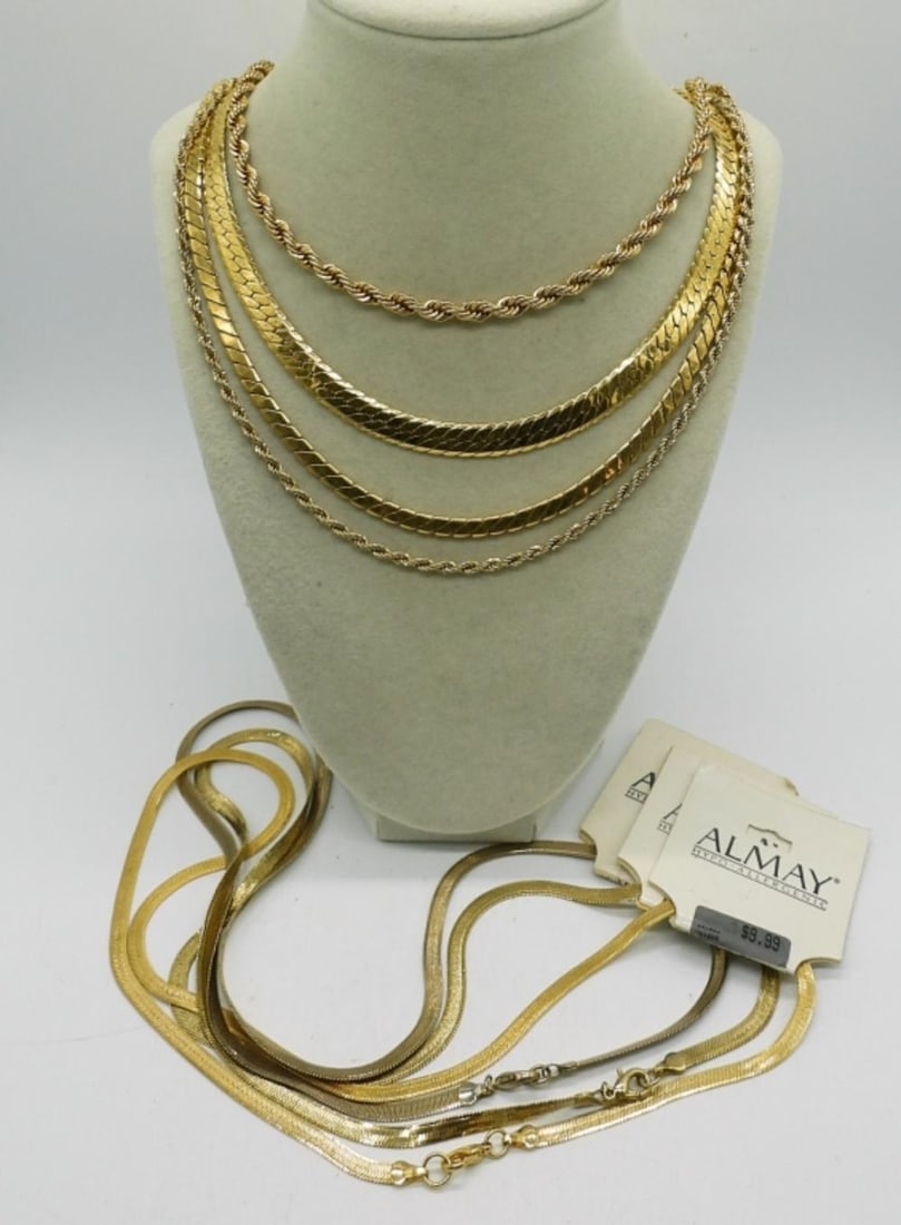 (7) GOLD TONE CHAINS: (7) GOLD TONE CHAINS