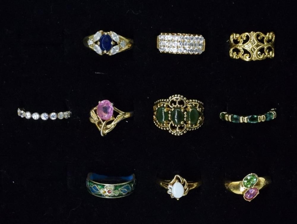 (10) LADIES GOLD TONE FASHION RINGS: (10) LADIES GOLD TONE FASHION RINGS