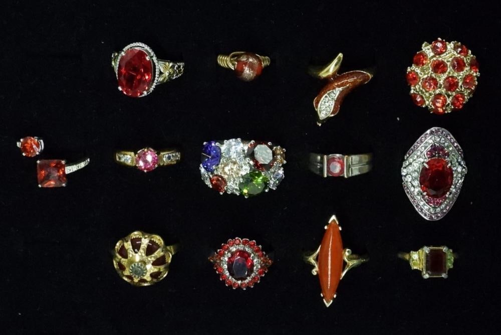 (13) RED GEMSTONE FASHION RINGS: (13) RED GEMSTONE FASHION RINGS
