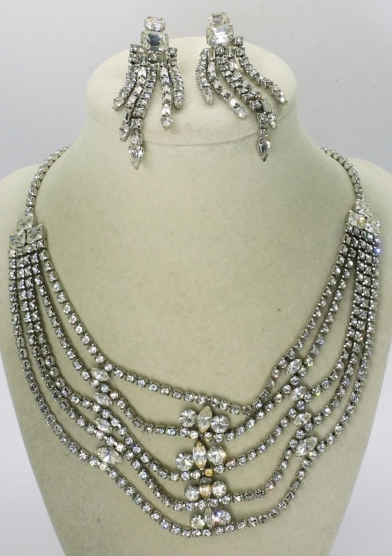 VTG WHITE RHINESTONE SET: VTG WHITE RHINESTONE SET