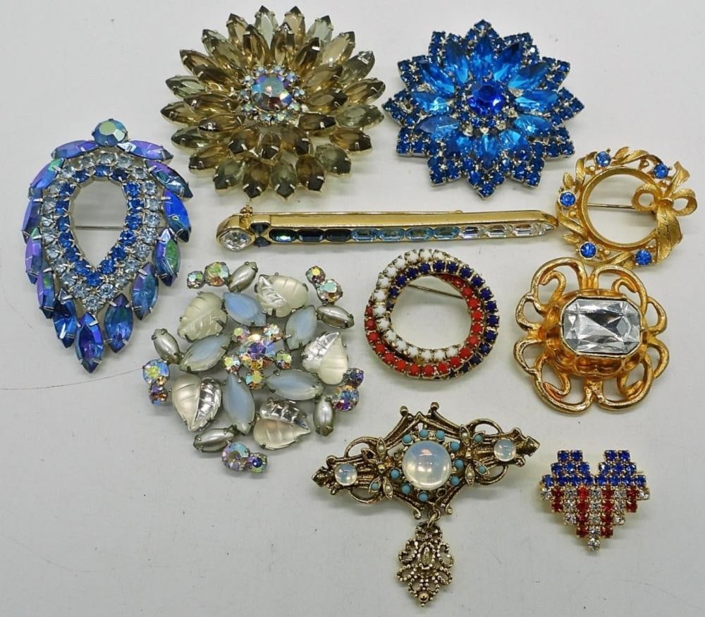 (10) BLUE VTG BROOCHES: (10) BLUE VTG BROOCHES