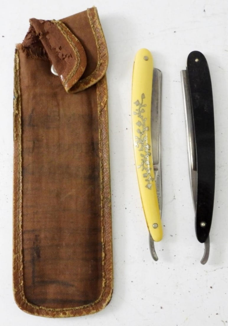 2 VINTAGE STRAIGHT RAZOR WITH CASE: 2 VINTAGE STRAIGHT RAZOR WITH CASE